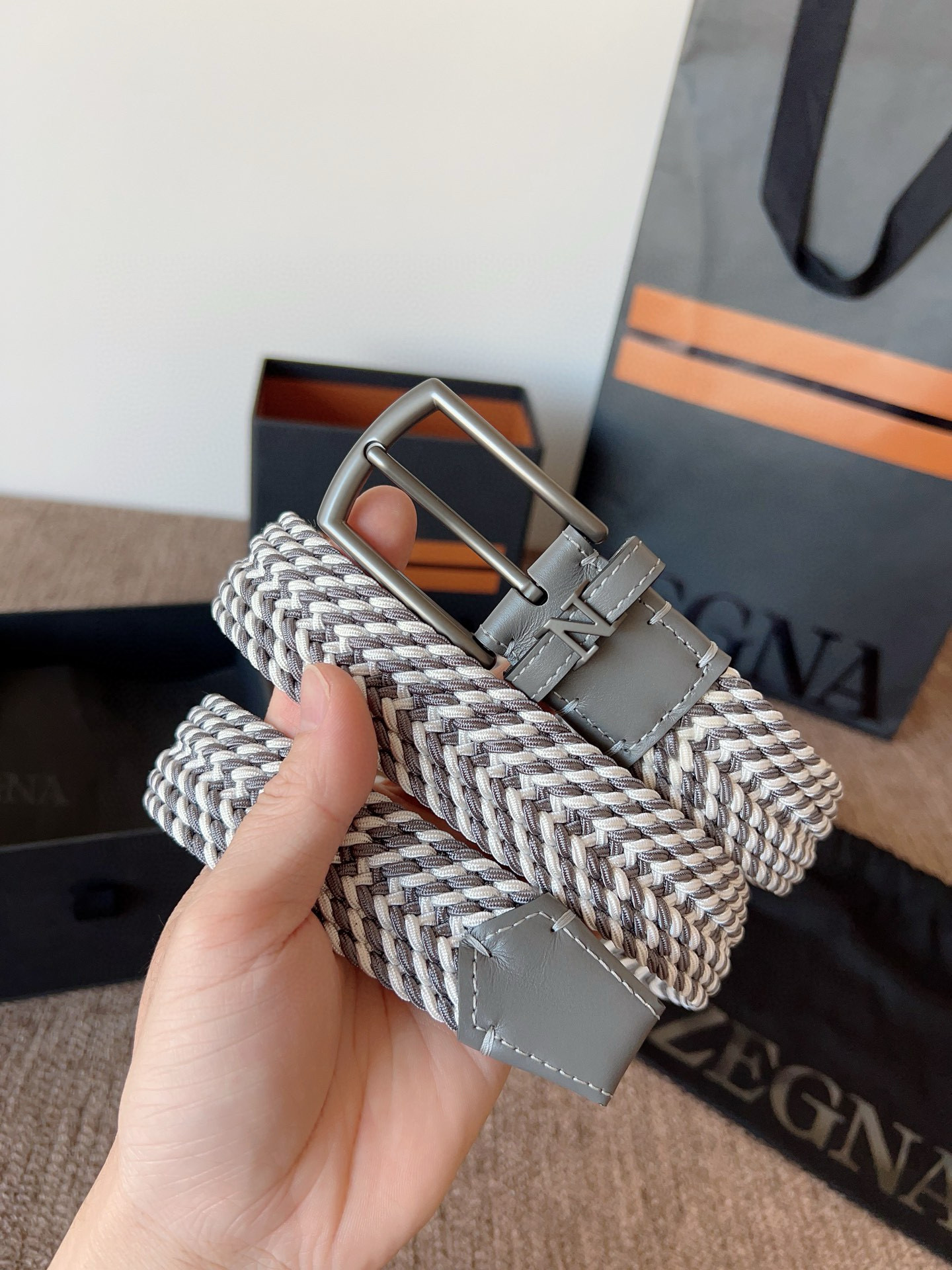 Ermenegildo Zegna 杰尼亚全新织物弹力腰带系列 舒适大方 低调 以非凡技艺打造 兼具卓越品质与摩登风范