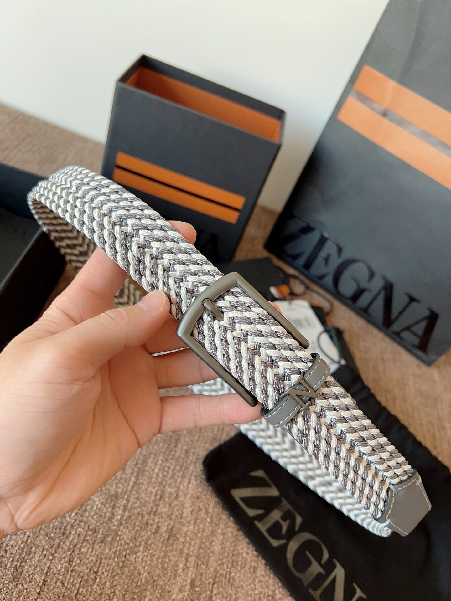 Ermenegildo Zegna 杰尼亚全新织物弹力腰带系列 舒适大方 低调 以非凡技艺打造 兼具卓越品质与摩登风范