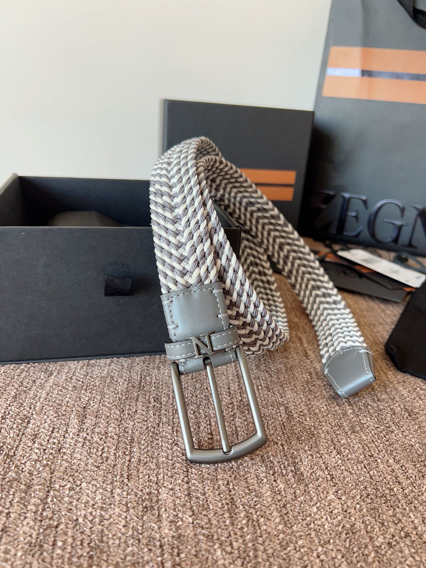 Ermenegildo Zegna 杰尼亚全新织物弹力腰带系列 舒适大方 低调 以非凡技艺打造 兼具卓越品质与摩登风范