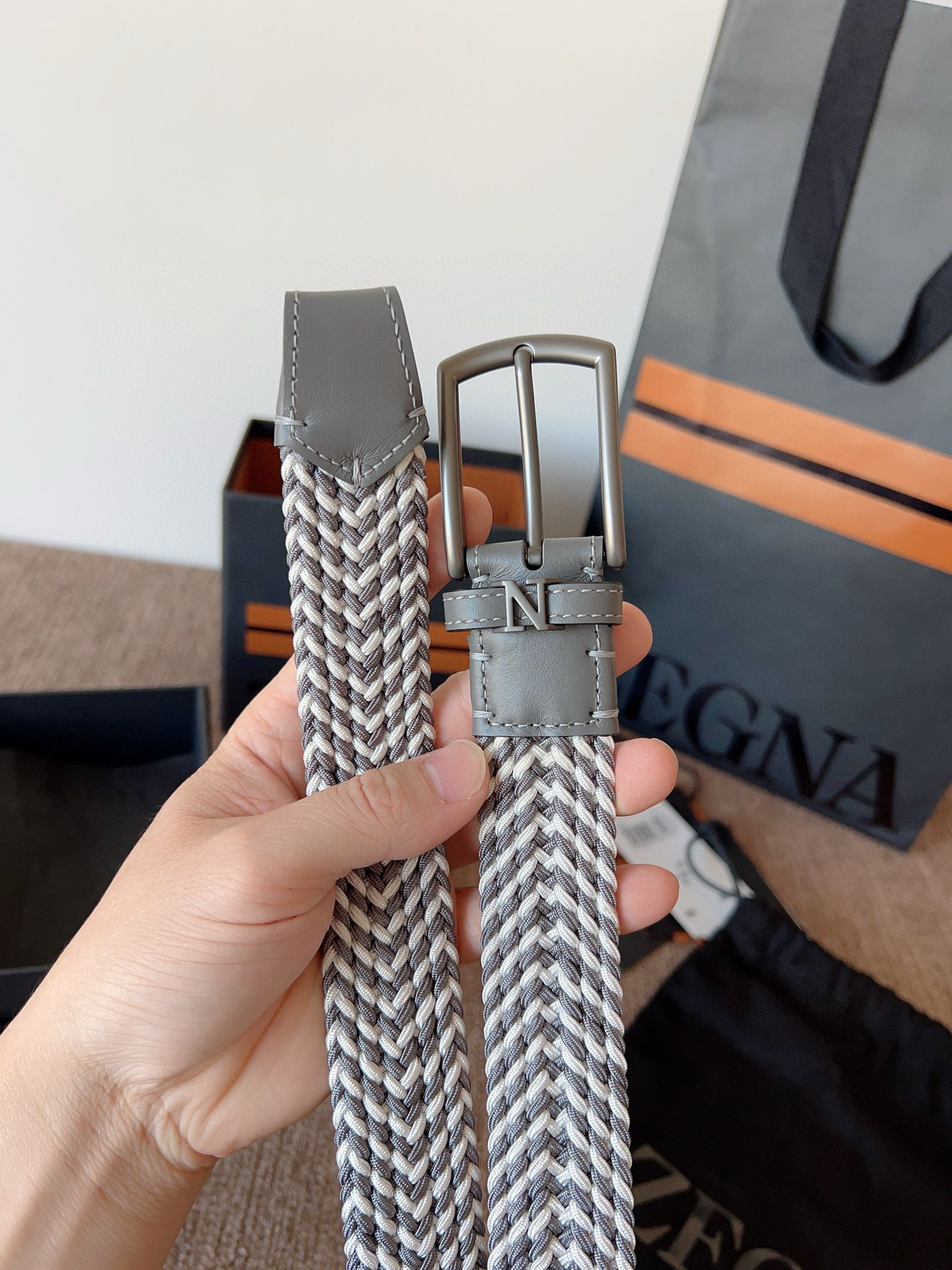 Ermenegildo Zegna 杰尼亚全新织物弹力腰带系列 舒适大方 低调 以非凡技艺打造 兼具卓越品质与摩登风范