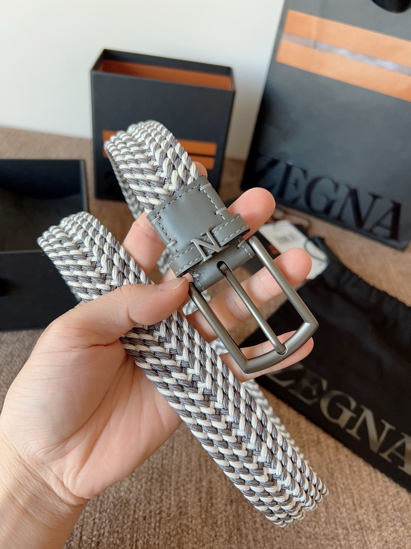 Ermenegildo Zegna 杰尼亚全新织物弹力腰带系列 舒适大方 低调 以非凡技艺打造 兼具卓越品质与摩登风范