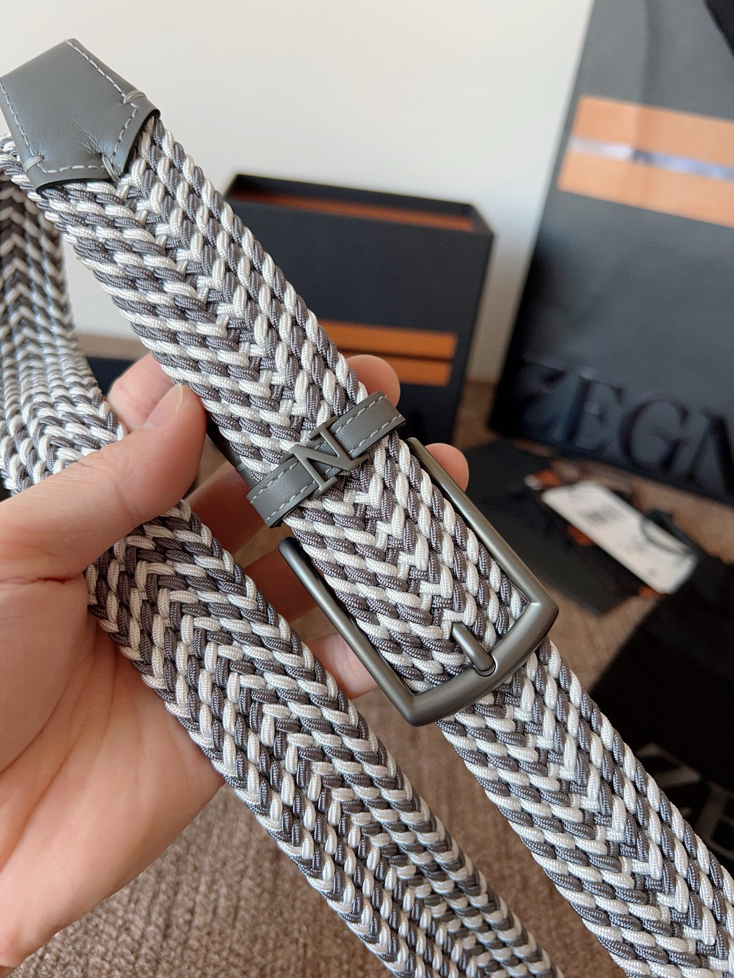 Ermenegildo Zegna 杰尼亚全新织物弹力腰带系列 舒适大方 低调 以非凡技艺打造 兼具卓越品质与摩登风范