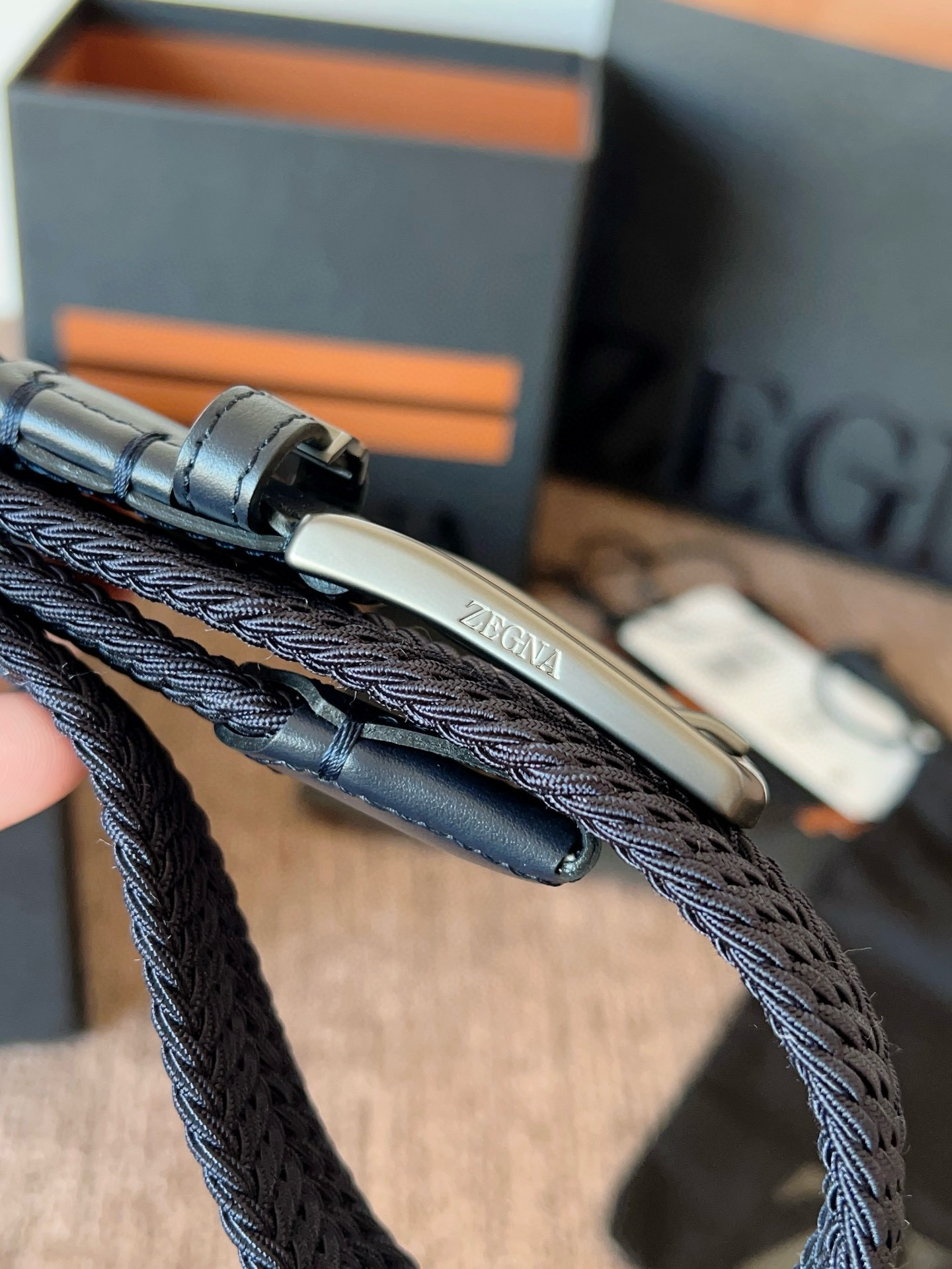 Ermenegildo Zegna 杰尼亚全新织物弹力腰带系列 舒适大方 低调 以非凡技艺打造 兼具卓越品质与摩登风范