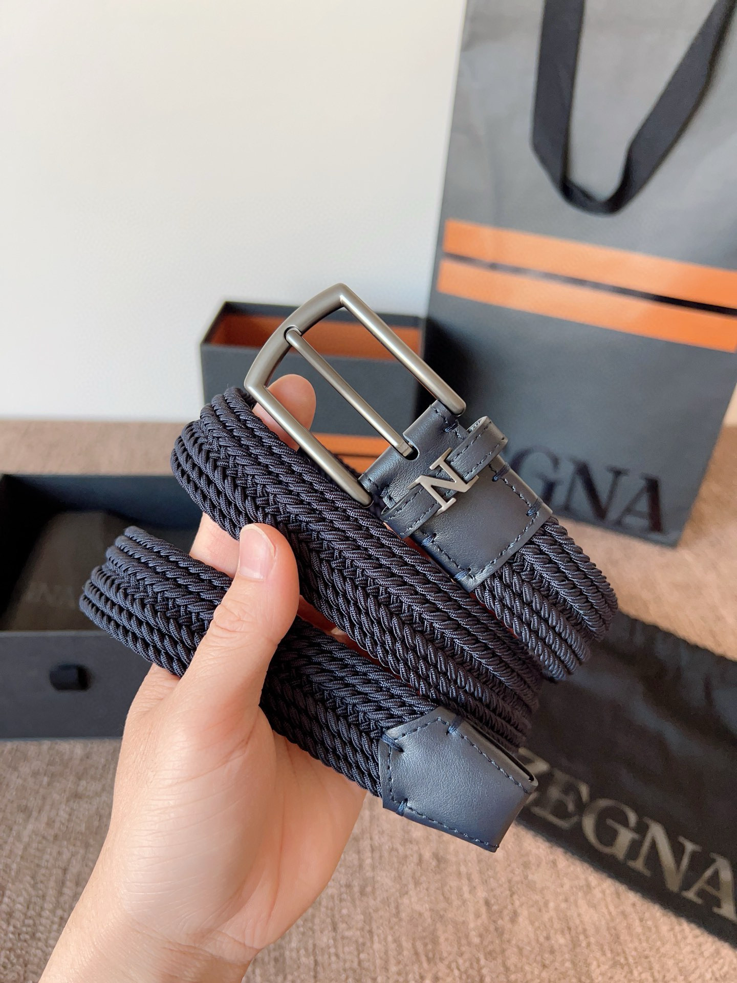 Ermenegildo Zegna 杰尼亚全新织物弹力腰带系列 舒适大方 低调 以非凡技艺打造 兼具卓越品质与摩登风范