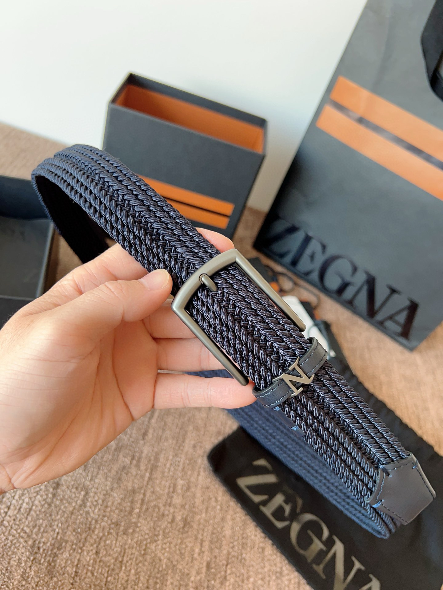 Ermenegildo Zegna 杰尼亚全新织物弹力腰带系列 舒适大方 低调 以非凡技艺打造 兼具卓越品质与摩登风范