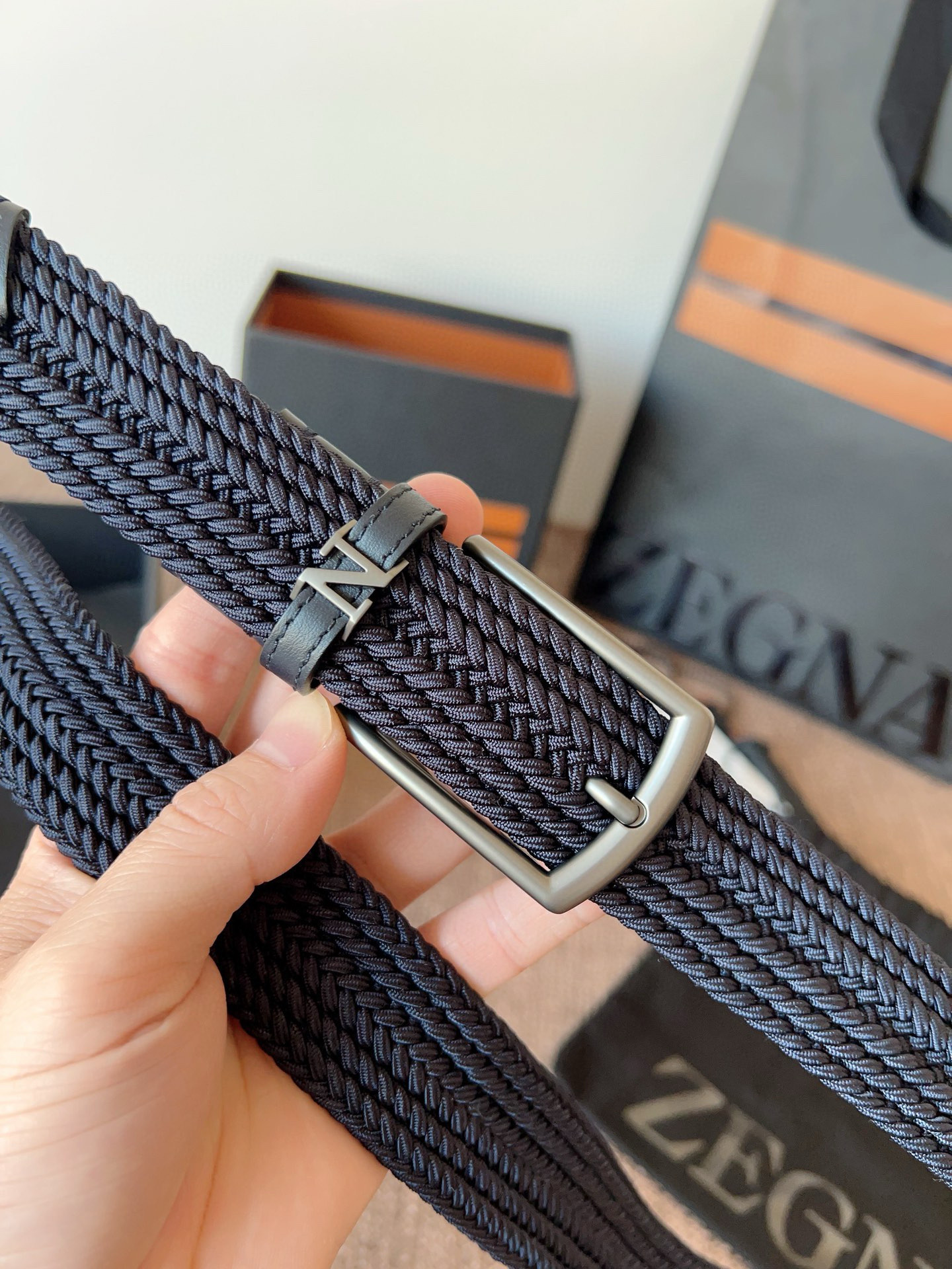 Ermenegildo Zegna 杰尼亚全新织物弹力腰带系列 舒适大方 低调 以非凡技艺打造 兼具卓越品质与摩登风范