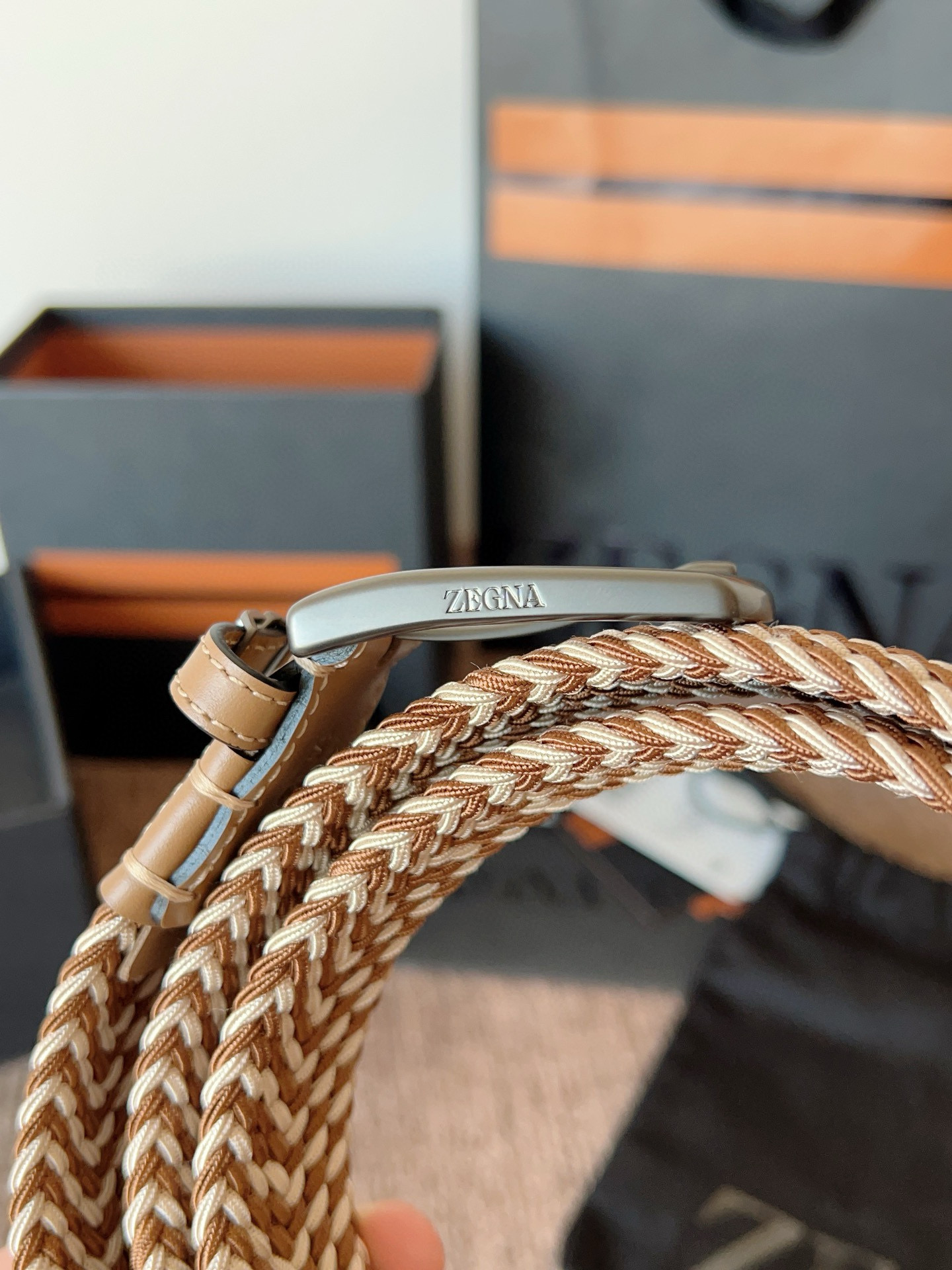 Ermenegildo Zegna 杰尼亚全新织物弹力腰带系列 舒适大方 低调 以非凡技艺打造 兼具卓越品质与摩登风范