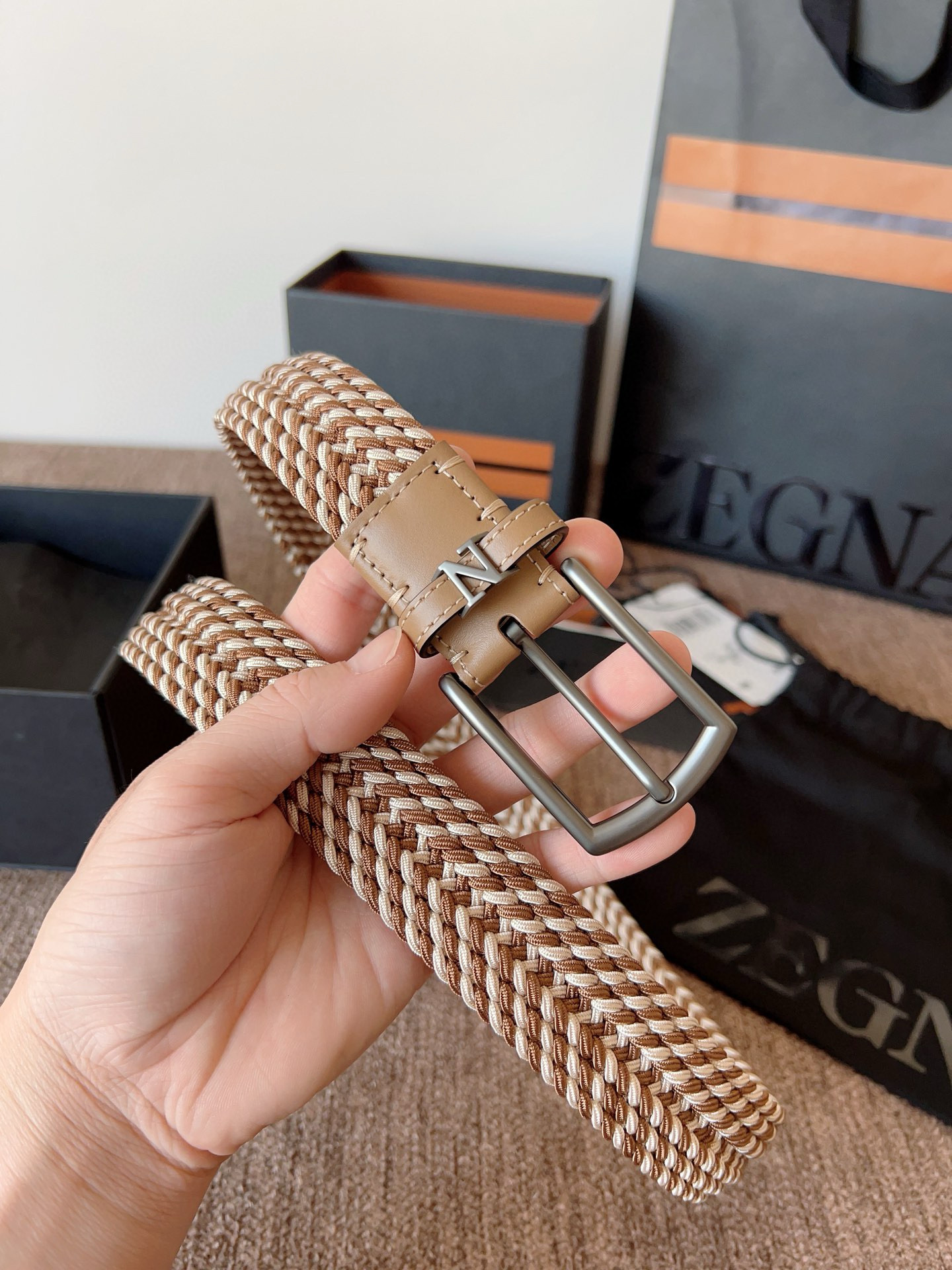 Ermenegildo Zegna 杰尼亚全新织物弹力腰带系列 舒适大方 低调 以非凡技艺打造 兼具卓越品质与摩登风范