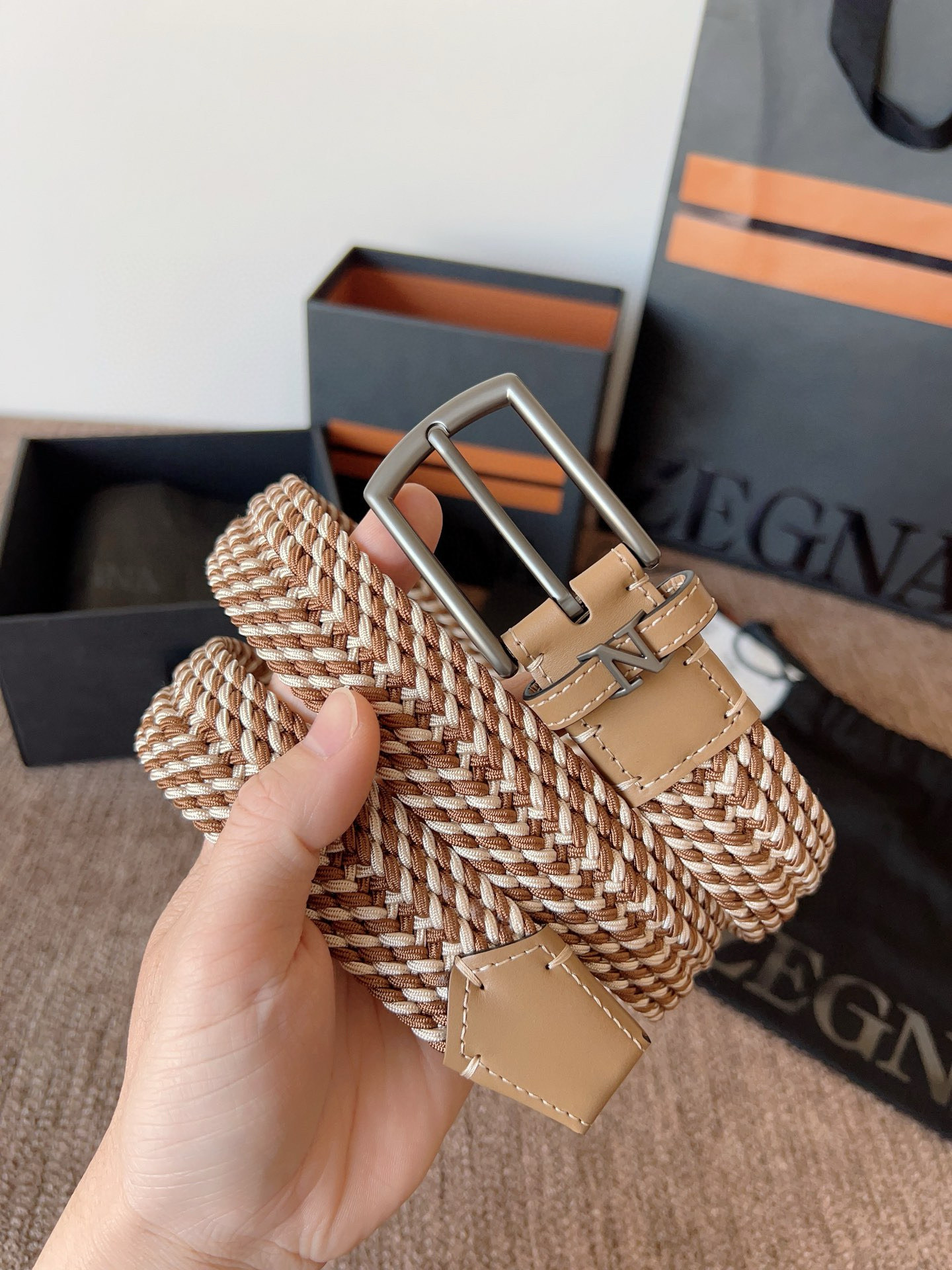 Ermenegildo Zegna 杰尼亚全新织物弹力腰带系列 舒适大方 低调 以非凡技艺打造 兼具卓越品质与摩登风范