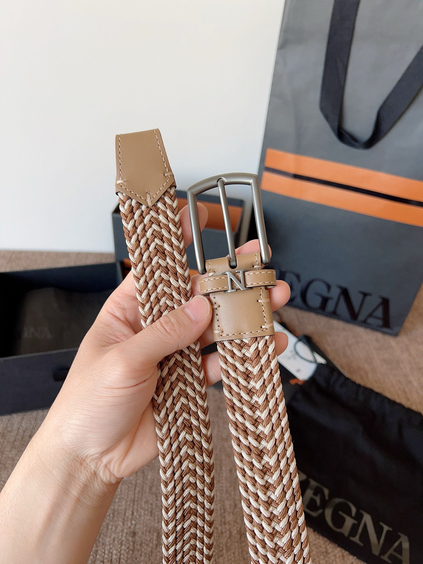 Ermenegildo Zegna 杰尼亚全新织物弹力腰带系列 舒适大方 低调 以非凡技艺打造 兼具卓越品质与摩登风范