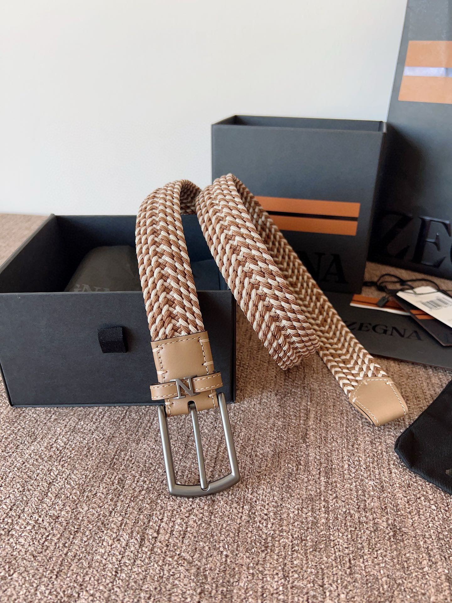 Ermenegildo Zegna 杰尼亚全新织物弹力腰带系列 舒适大方 低调 以非凡技艺打造 兼具卓越品质与摩登风范