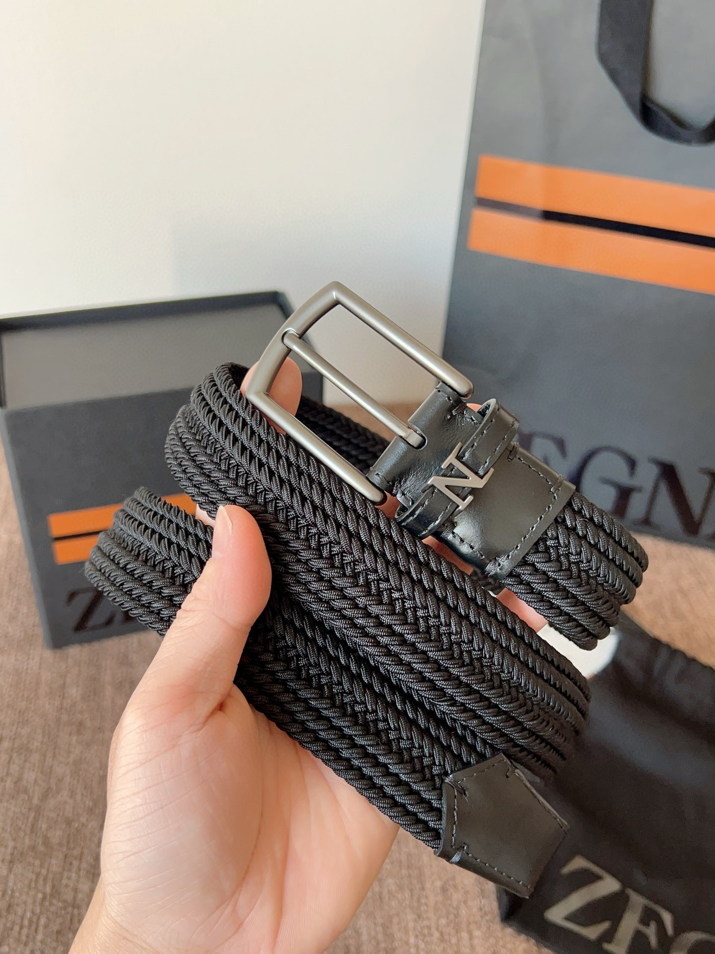 Ermenegildo Zegna 杰尼亚全新织物弹力腰带系列 舒适大方 低调 以非凡技艺打造 兼具卓越品质与摩登风范