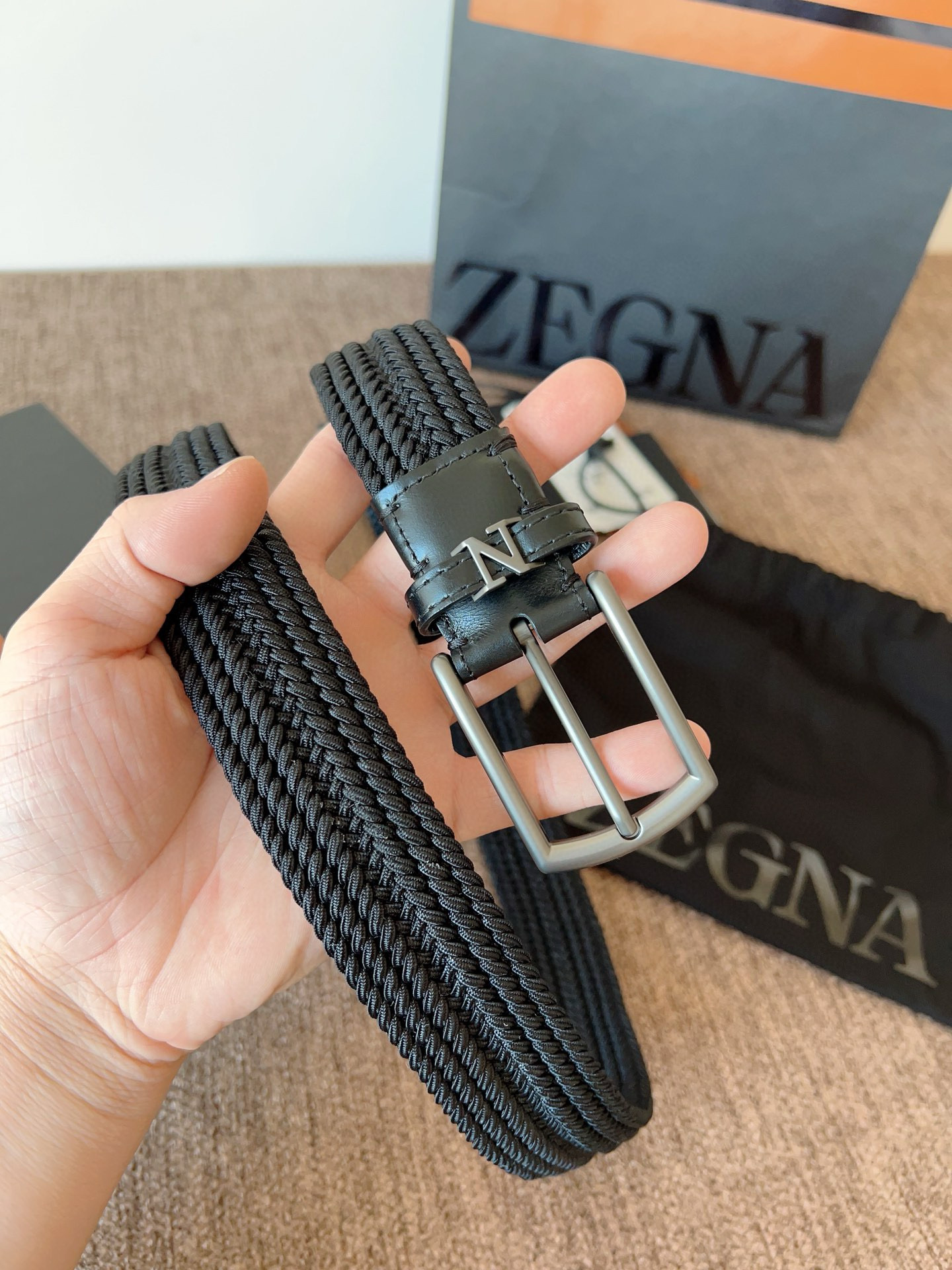 Ermenegildo Zegna 杰尼亚全新织物弹力腰带系列 舒适大方 低调 以非凡技艺打造 兼具卓越品质与摩登风范