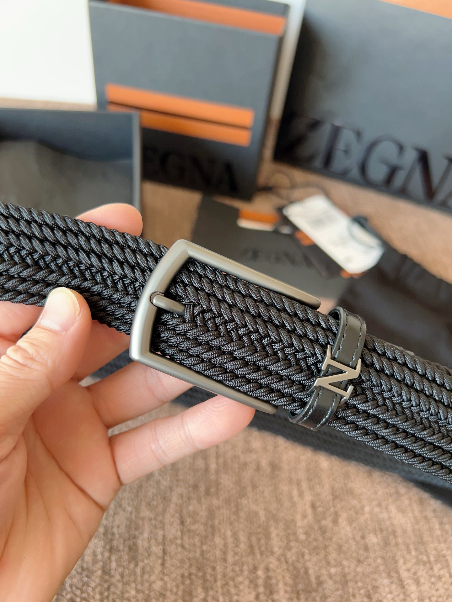Ermenegildo Zegna 杰尼亚全新织物弹力腰带系列 舒适大方 低调 以非凡技艺打造 兼具卓越品质与摩登风范
