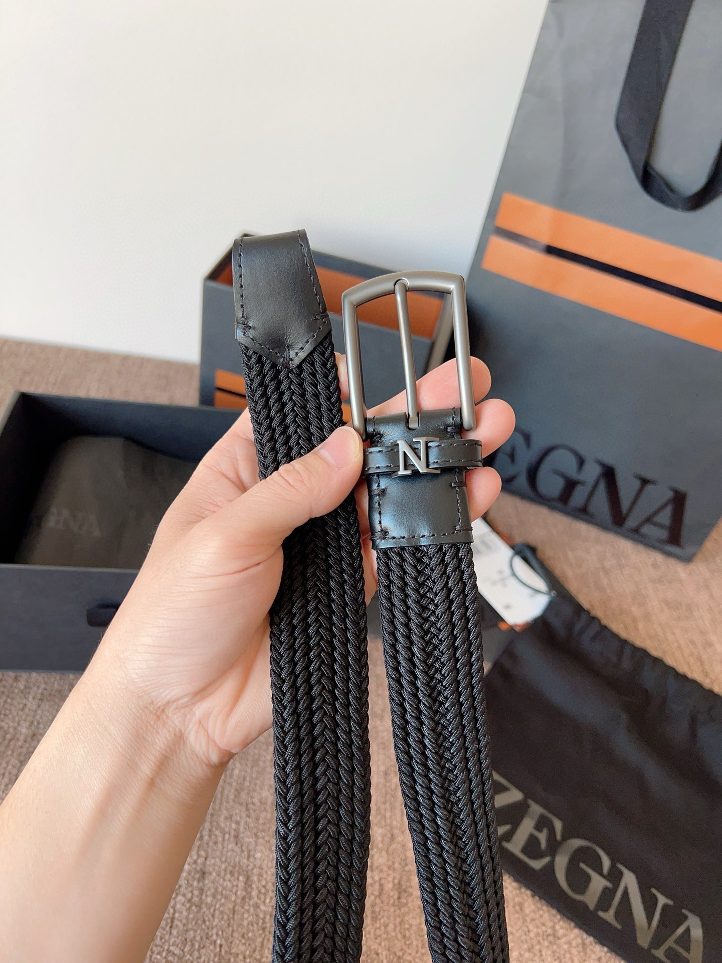 Ermenegildo Zegna 杰尼亚全新织物弹力腰带系列 舒适大方 低调 以非凡技艺打造 兼具卓越品质与摩登风范