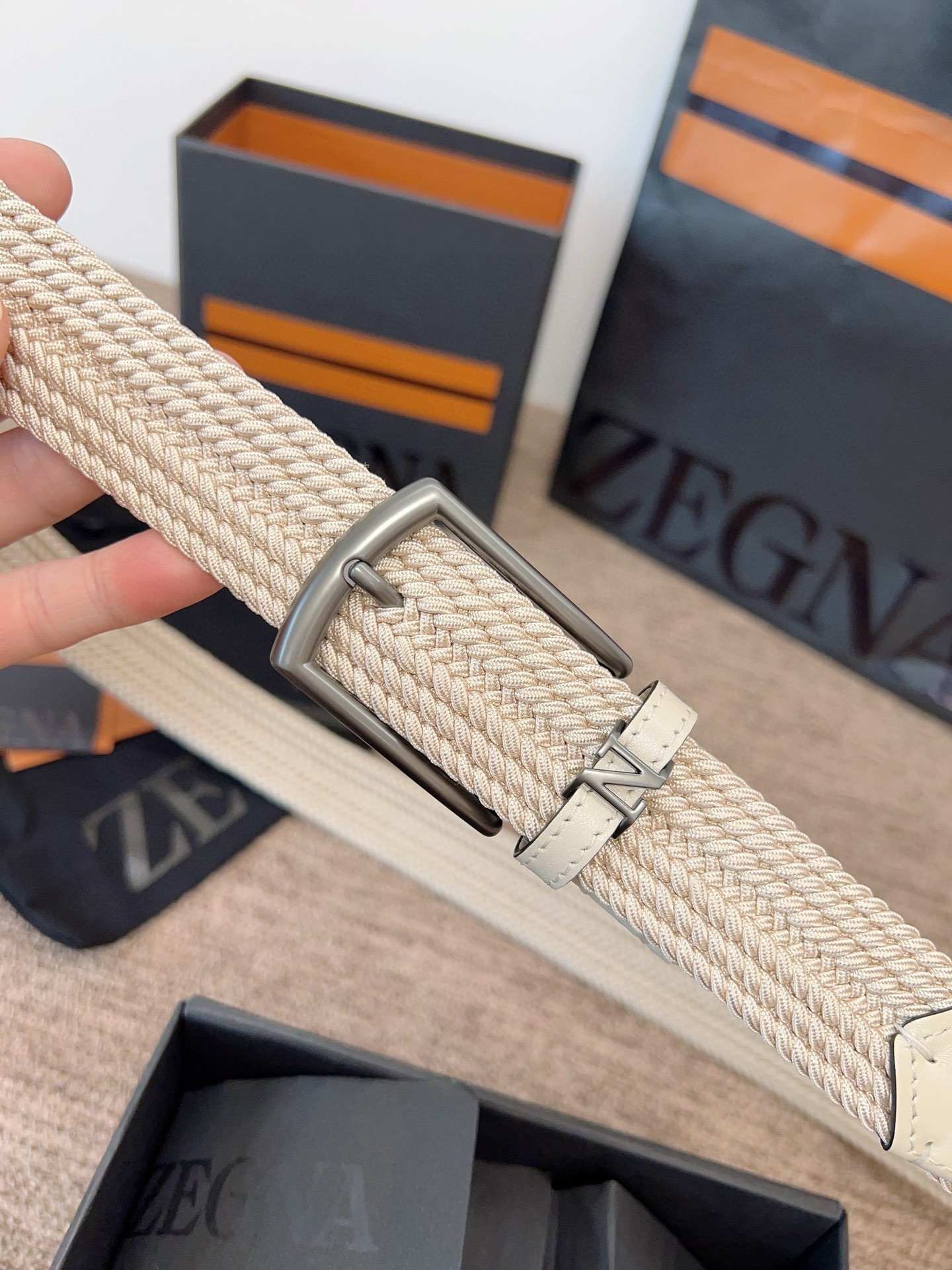 Ermenegildo Zegna 杰尼亚全新织物弹力腰带系列 舒适大方 低调 以非凡技艺打造 兼具卓越品质与摩登风范