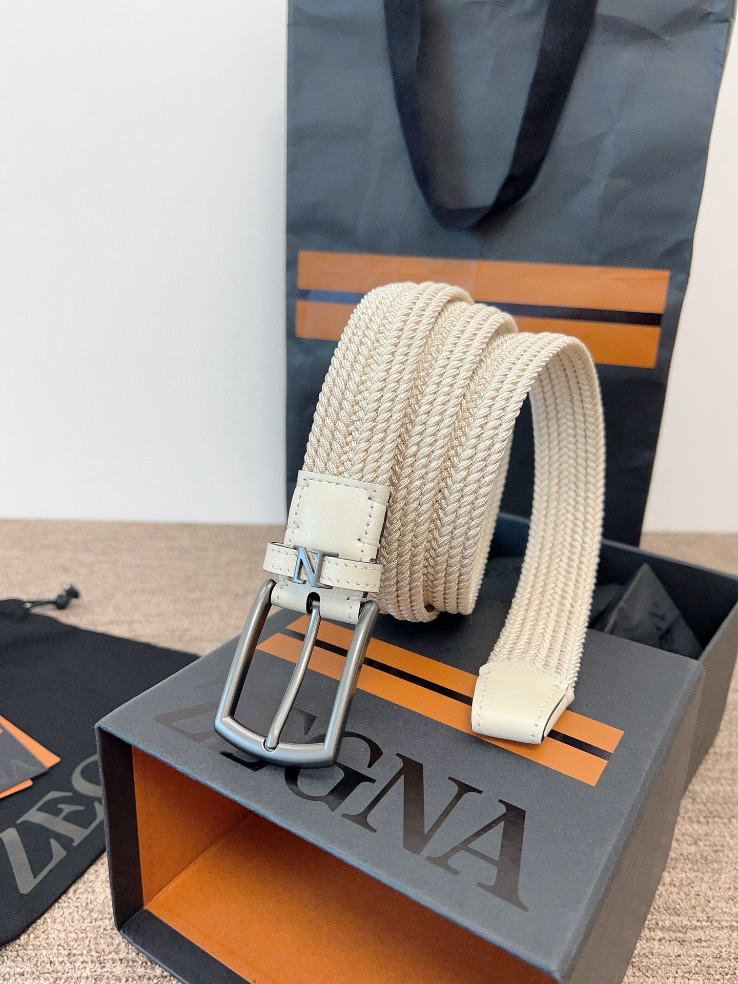 Ermenegildo Zegna 杰尼亚全新织物弹力腰带系列 舒适大方 低调 以非凡技艺打造 兼具卓越品质与摩登风范