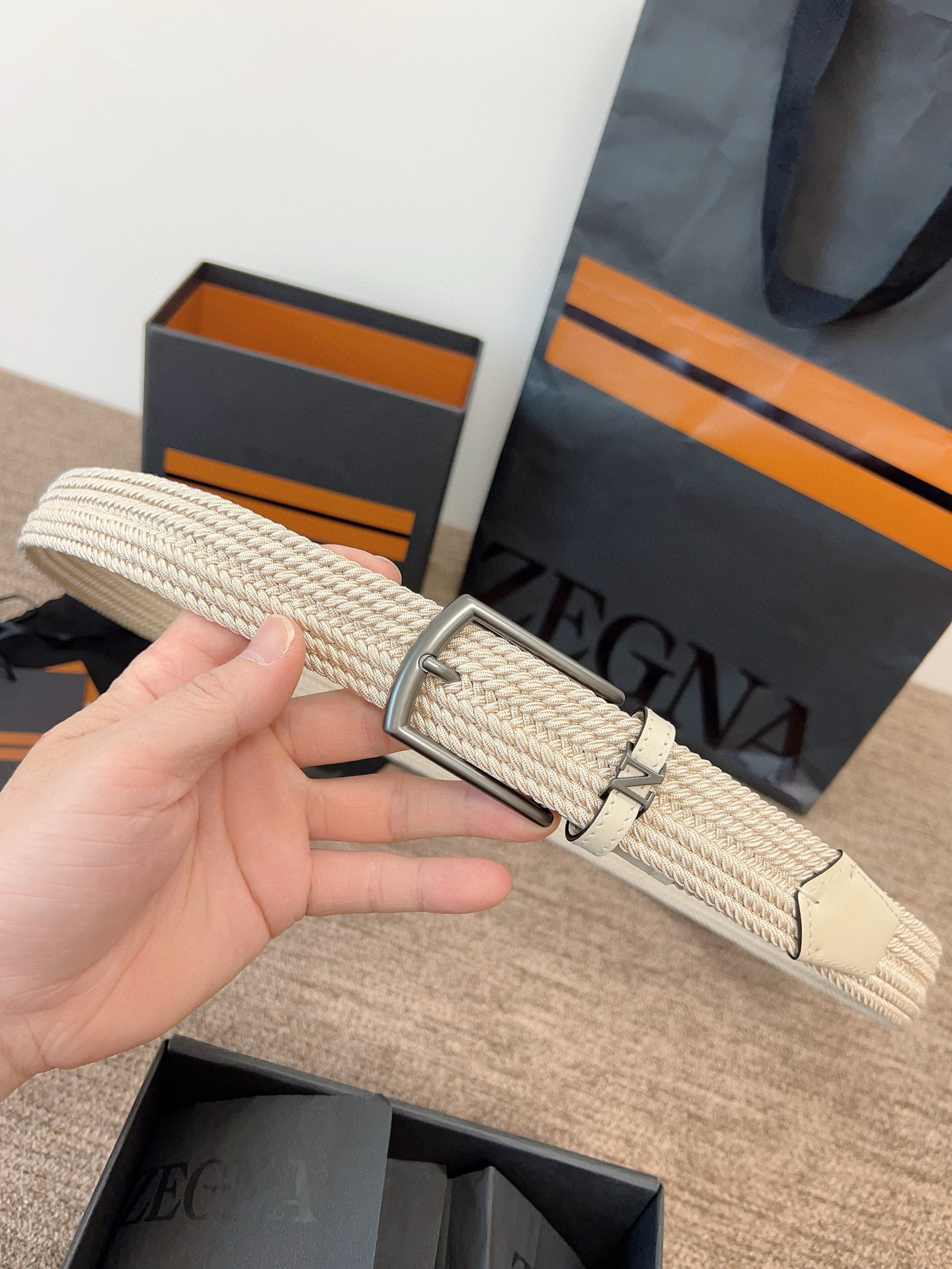 Ermenegildo Zegna 杰尼亚全新织物弹力腰带系列 舒适大方 低调 以非凡技艺打造 兼具卓越品质与摩登风范