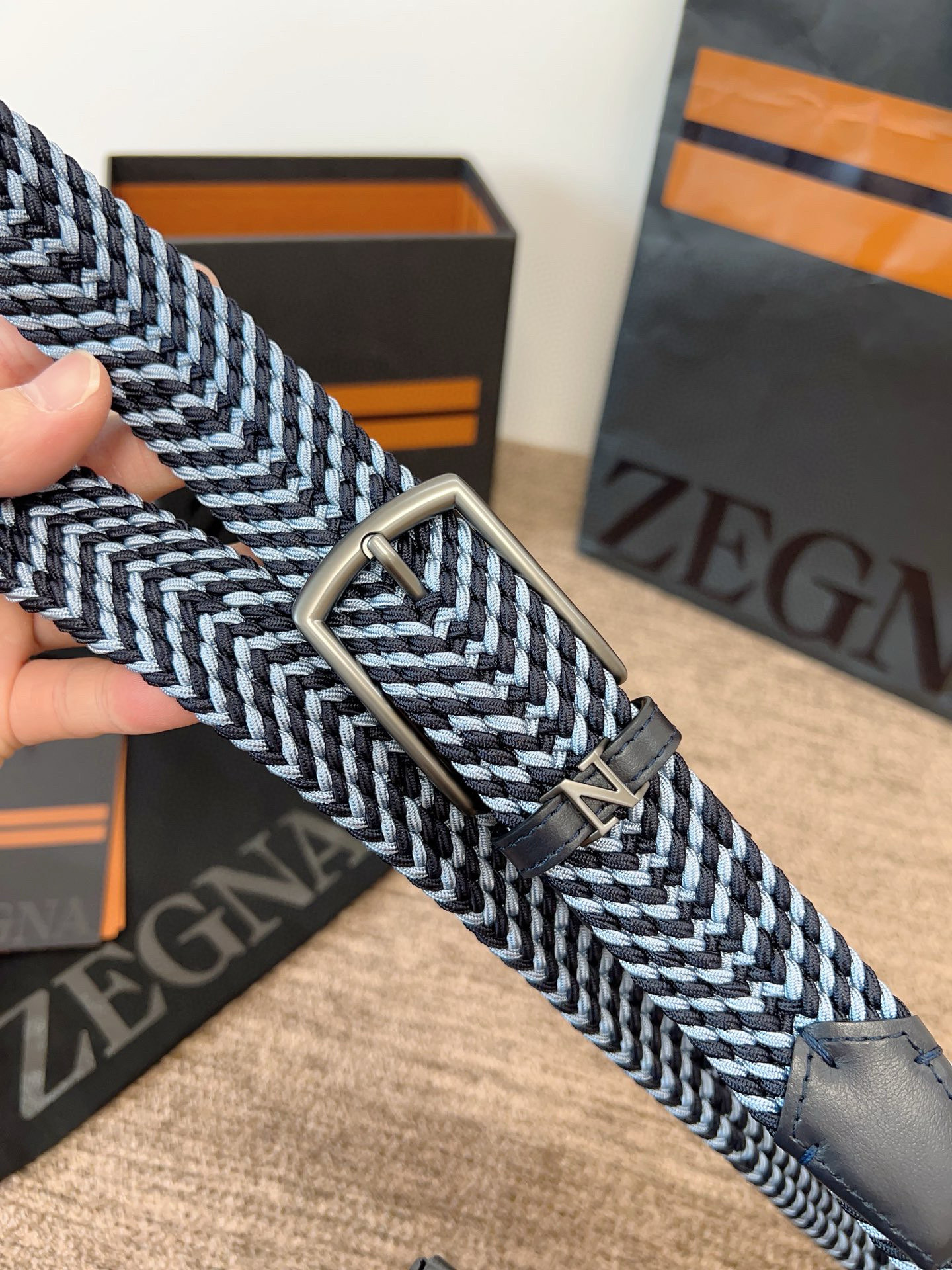 Ermenegildo Zegna 杰尼亚全新织物弹力腰带系列 舒适大方 低调 以非凡技艺打造 兼具卓越品质与摩登风范