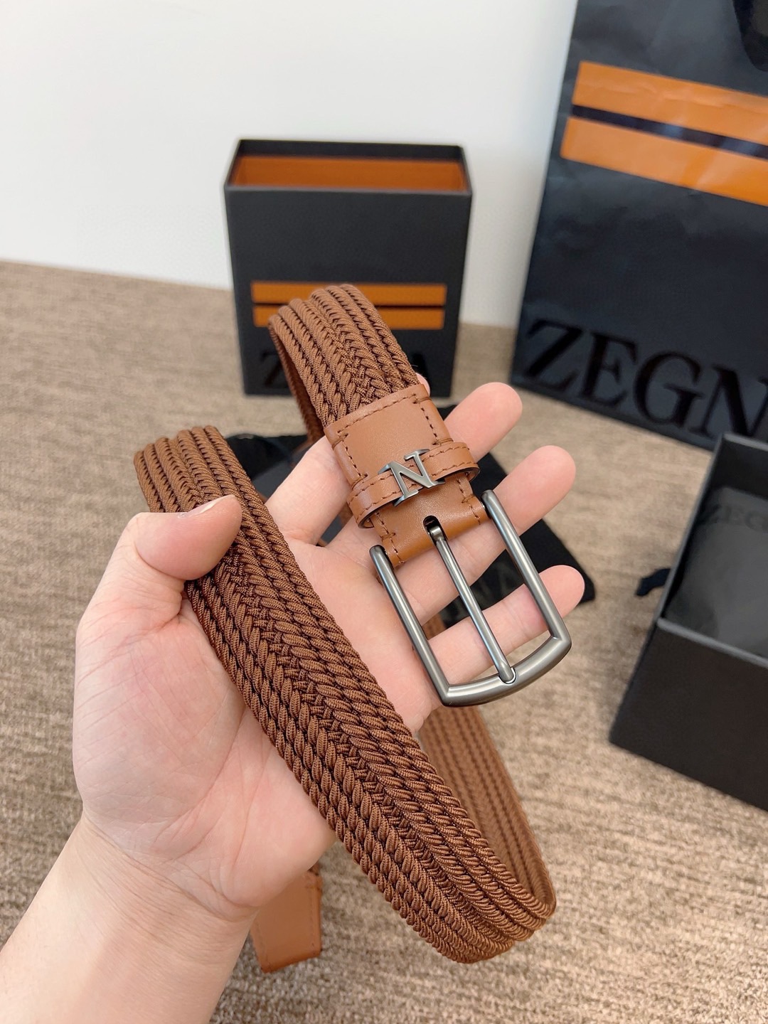 Ermenegildo Zegna 杰尼亚全新织物弹力腰带系列 舒适大方 低调 以非凡技艺打造 兼具卓越品质与摩登风范
