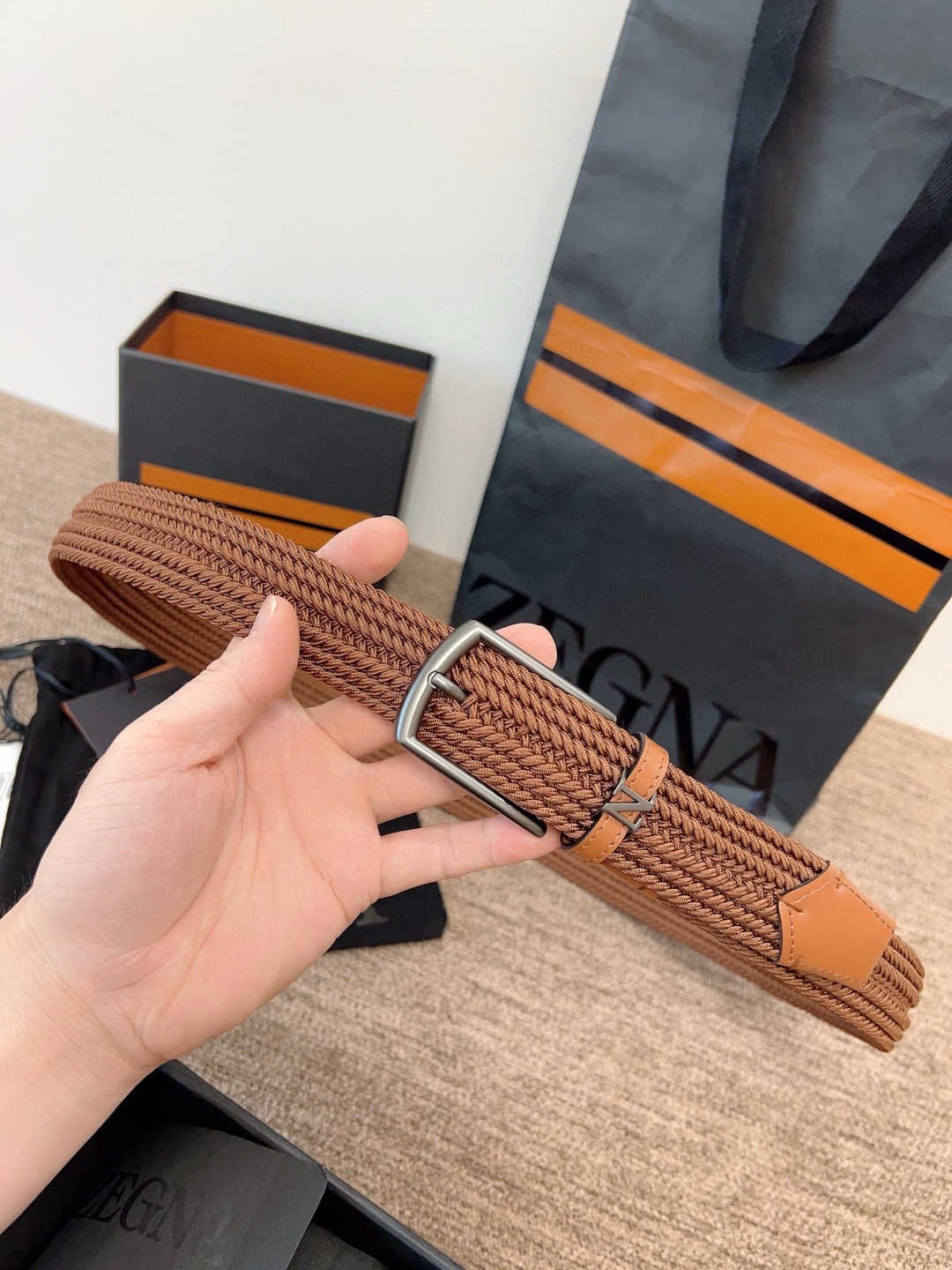 Ermenegildo Zegna 杰尼亚全新织物弹力腰带系列 舒适大方 低调 以非凡技艺打造 兼具卓越品质与摩登风范
