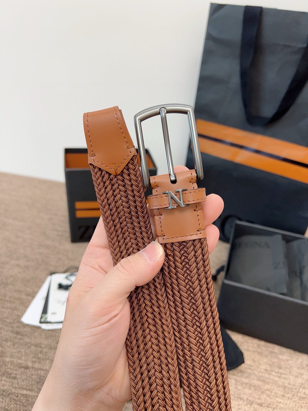 Ermenegildo Zegna 杰尼亚全新织物弹力腰带系列 舒适大方 低调 以非凡技艺打造 兼具卓越品质与摩登风范