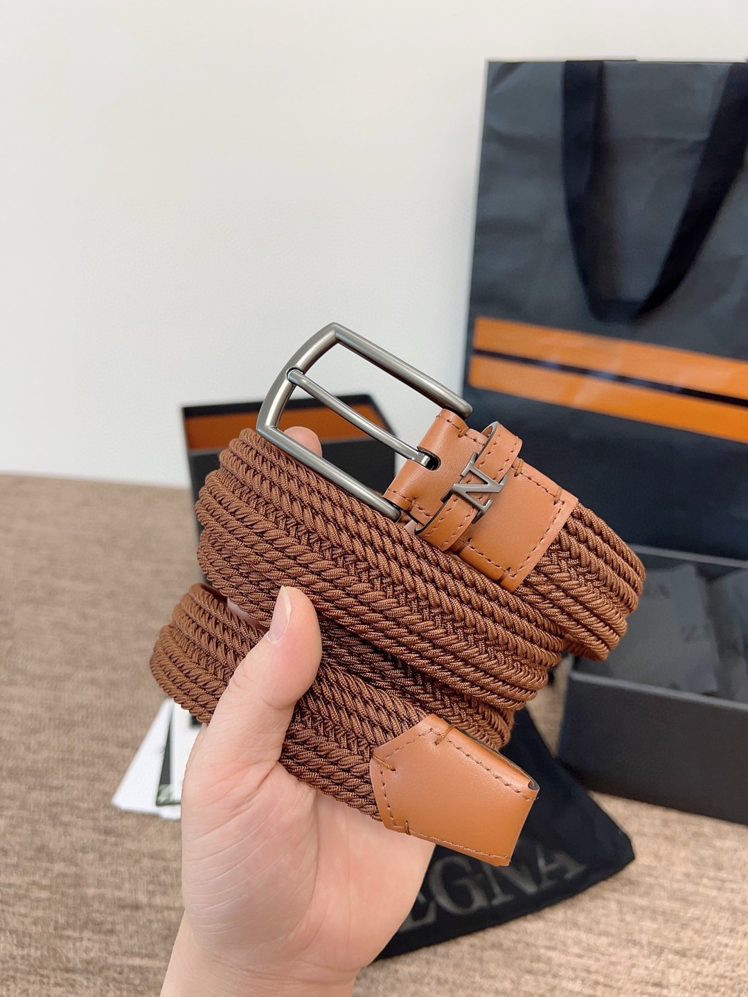 Ermenegildo Zegna 杰尼亚全新织物弹力腰带系列 舒适大方 低调 以非凡技艺打造 兼具卓越品质与摩登风范