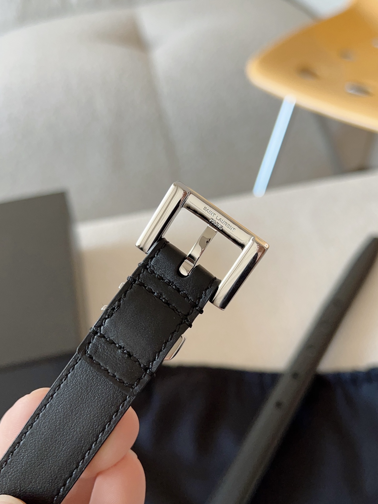  Saint Laurent 圣罗兰 女士腰带；（原版开模）为此凸显效果；产品每个细节都严格要求。进口小