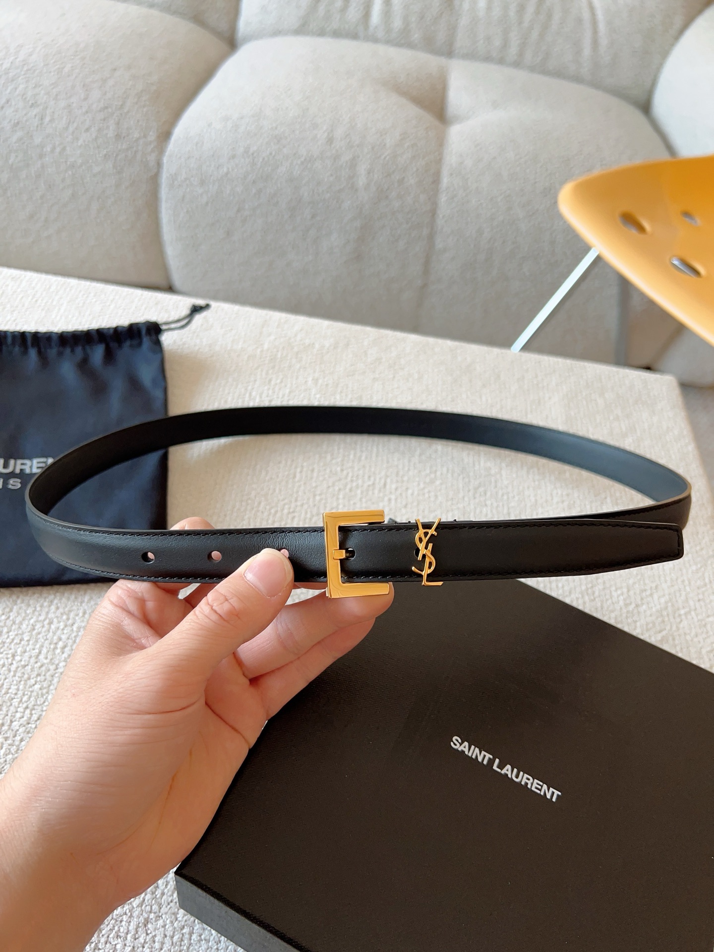  Saint Laurent 圣罗兰 女士腰带；（原版开模）为此凸显效果；产品每个细节都严格要求。进口小