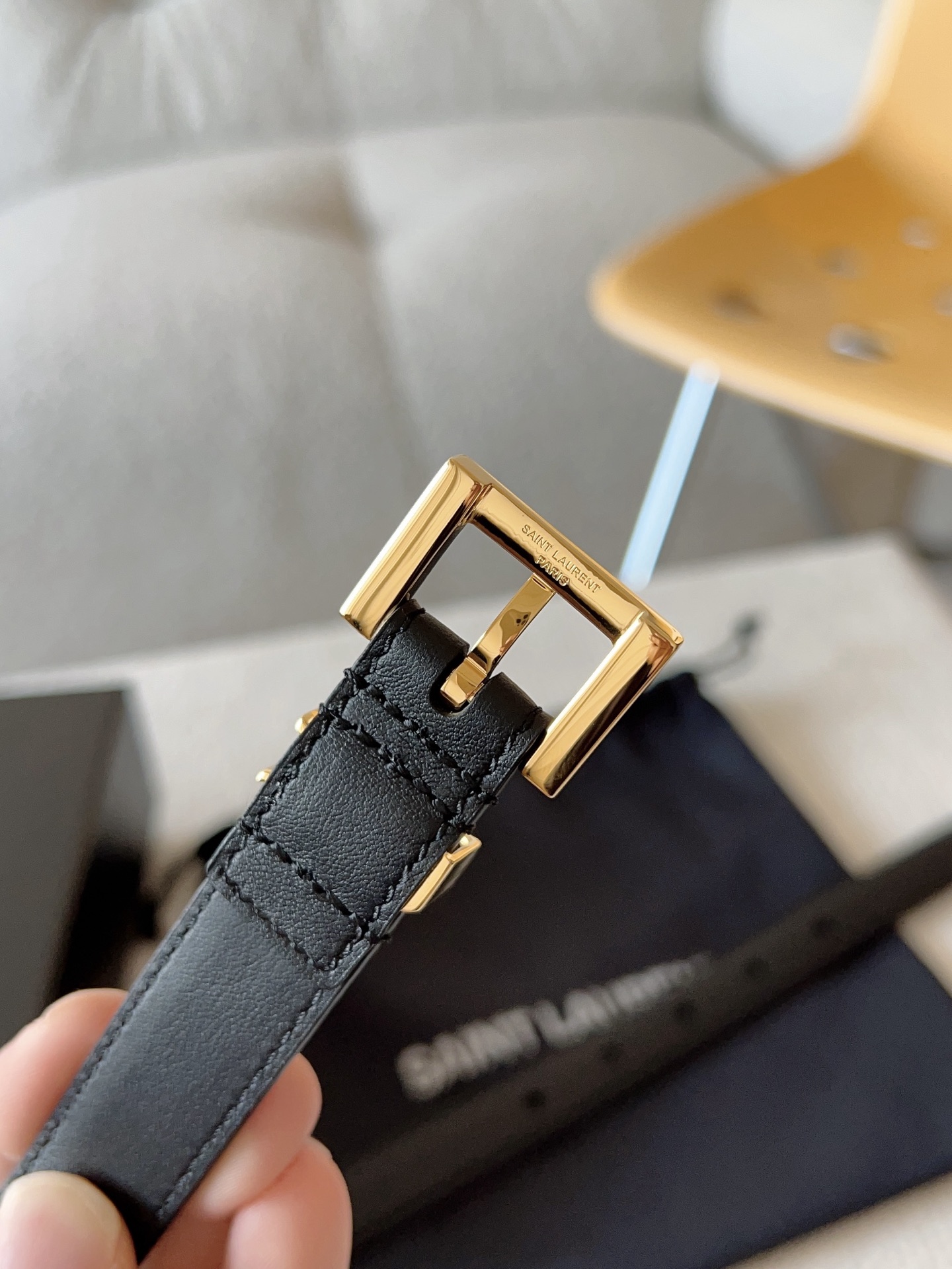  Saint Laurent 圣罗兰 女士腰带；（原版开模）为此凸显效果；产品每个细节都严格要求。进口小