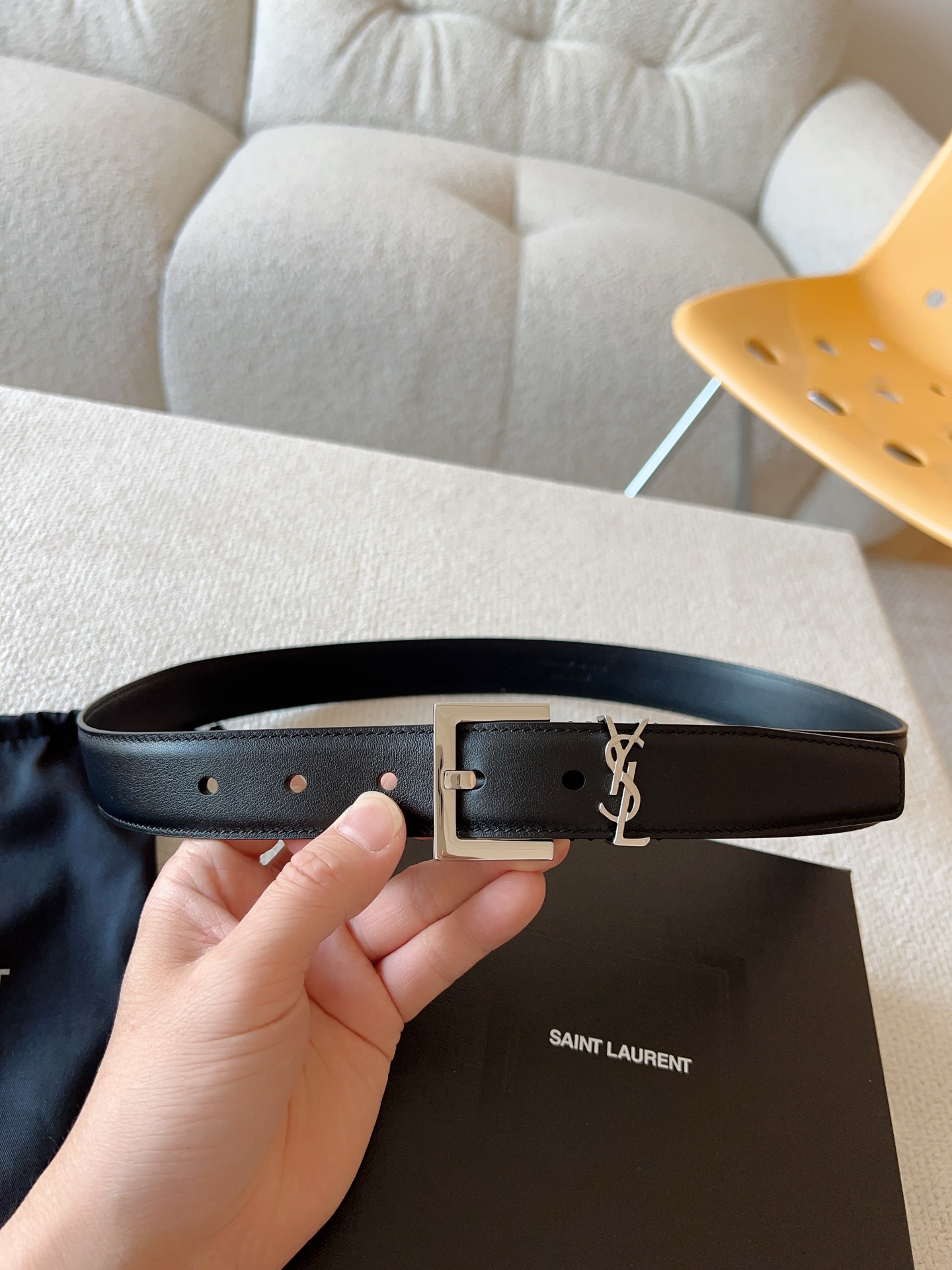  Saint Laurent 圣罗兰 女士腰带；（原版开模）为此凸显效果；产品每个细节都严格要求。进口小
