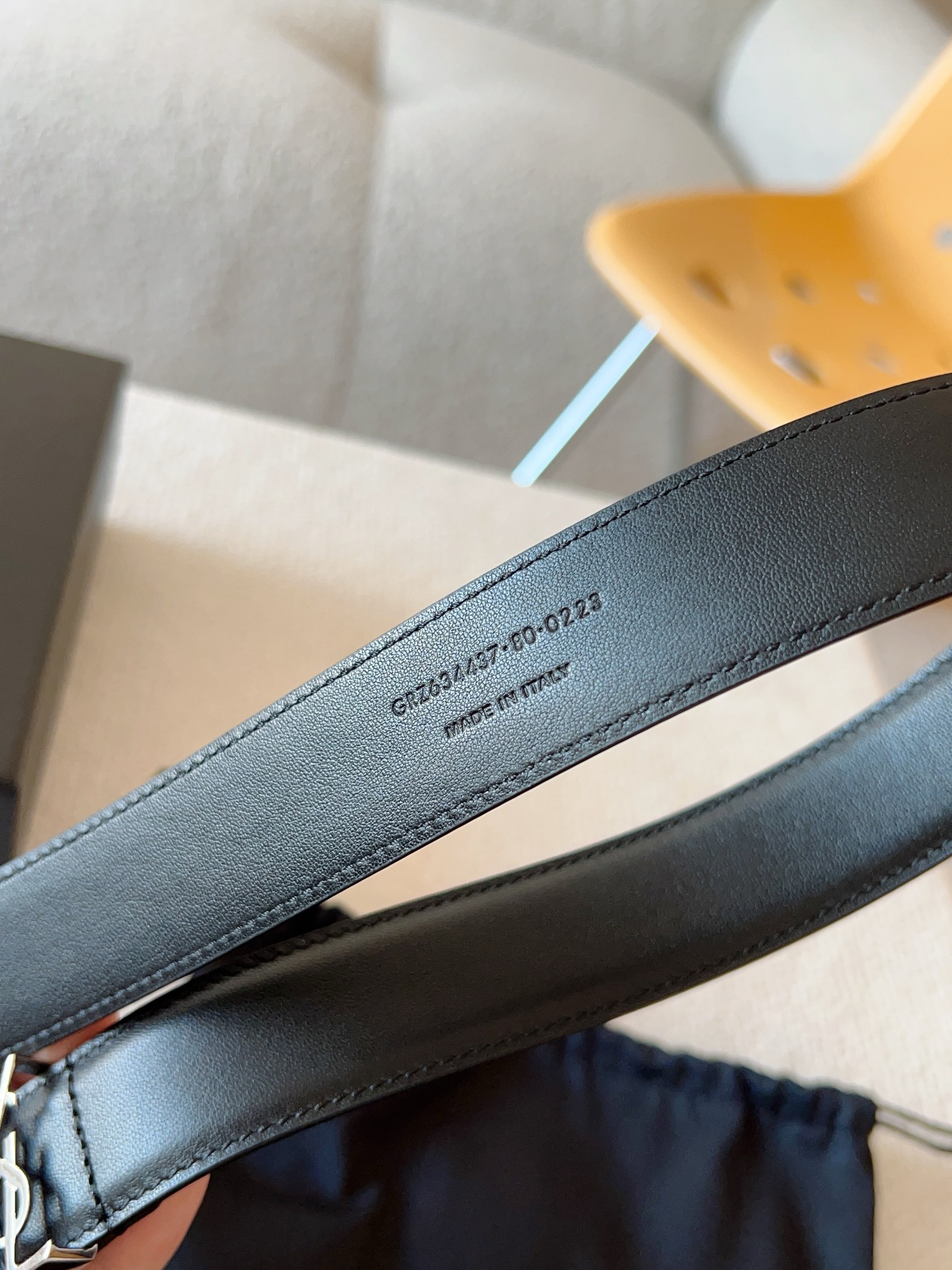  Saint Laurent 圣罗兰 女士腰带；（原版开模）为此凸显效果；产品每个细节都严格要求。进口小