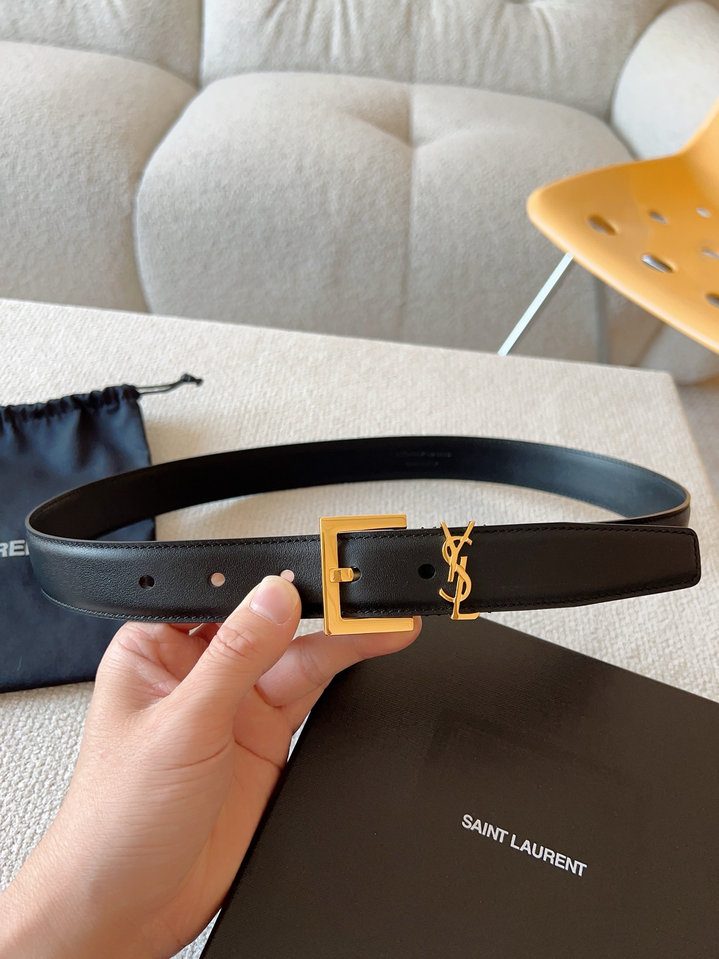  Saint Laurent 圣罗兰 女士腰带；（原版开模）为此凸显效果；产品每个细节都严格要求。进口小