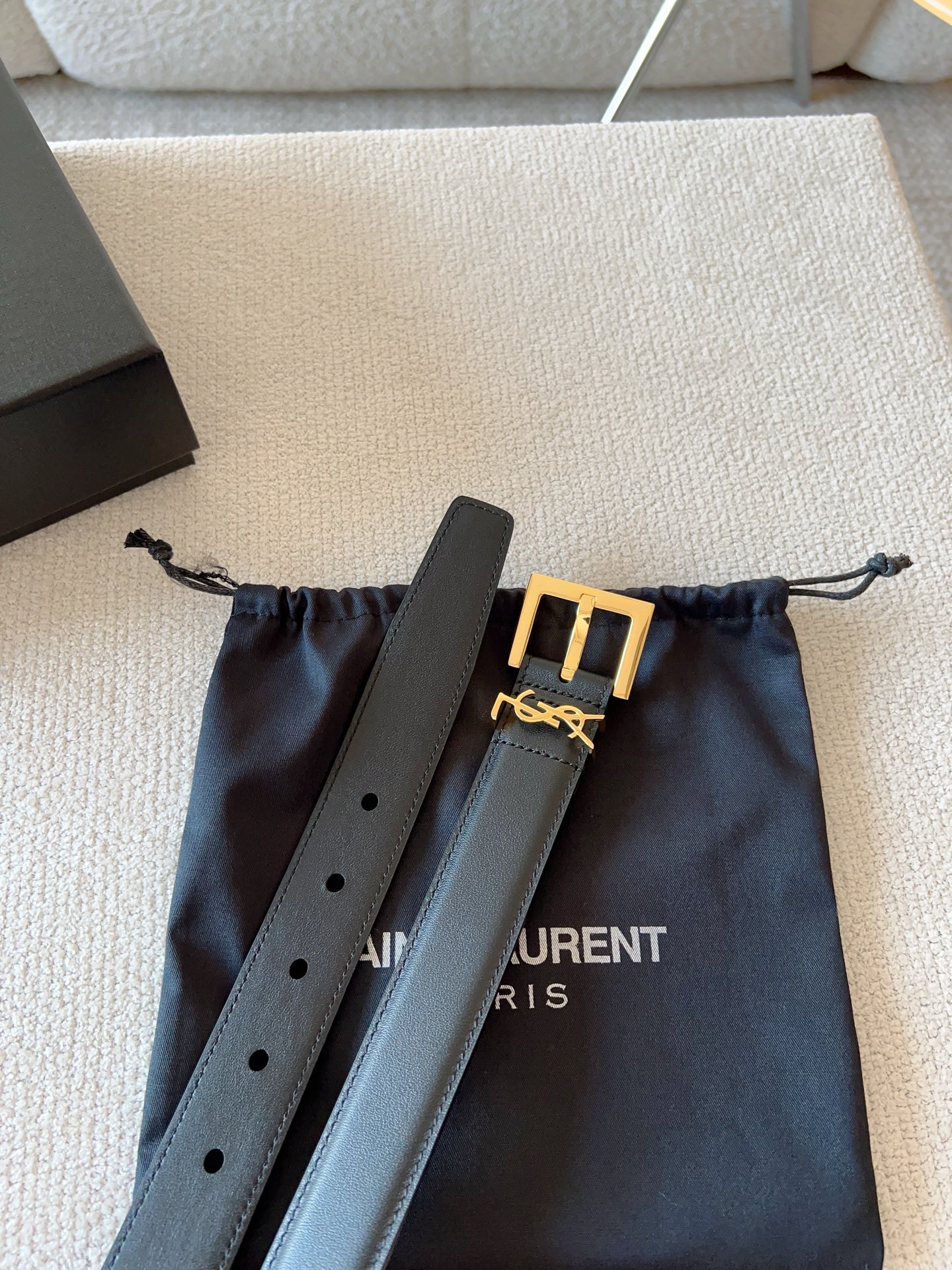  Saint Laurent 圣罗兰 女士腰带；（原版开模）为此凸显效果；产品每个细节都严格要求。进口小