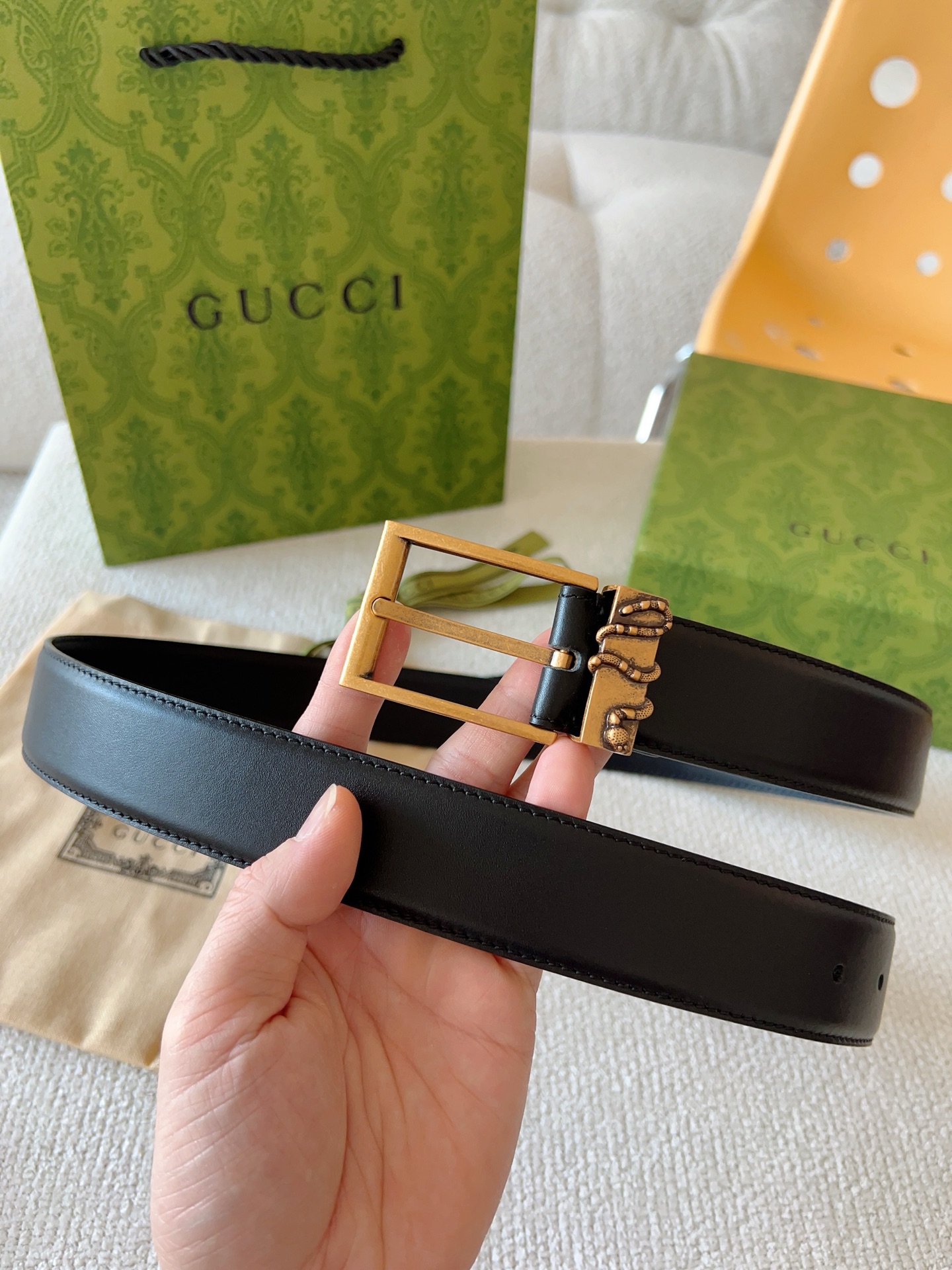 حزام Gucci جلد عجل مستورد ذو وجهين بإبزيم نحاسي عتيق - عرض 3.5 سم