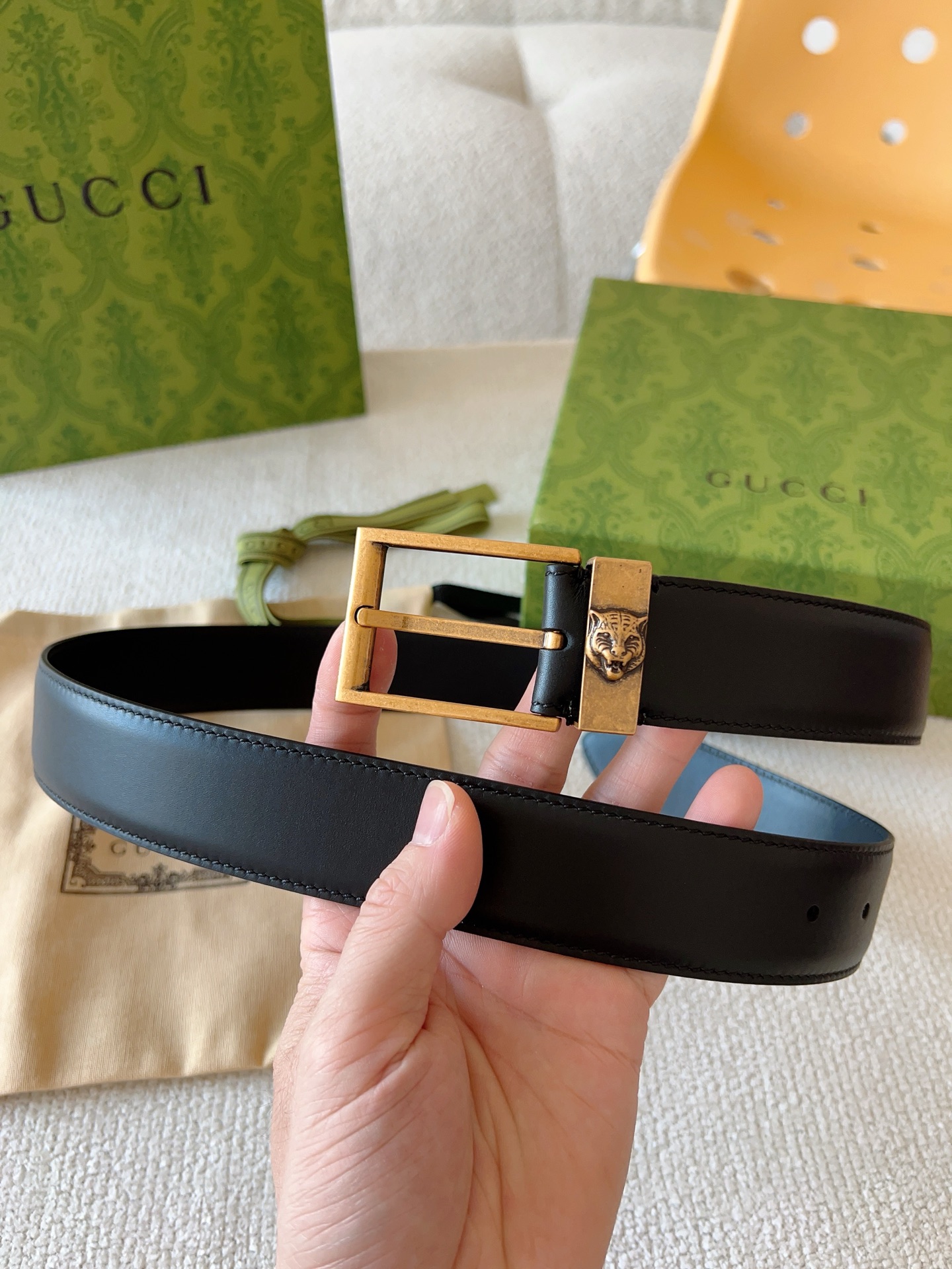 Cinturón Gucci de piel italiana con hebilla de latón envejecido