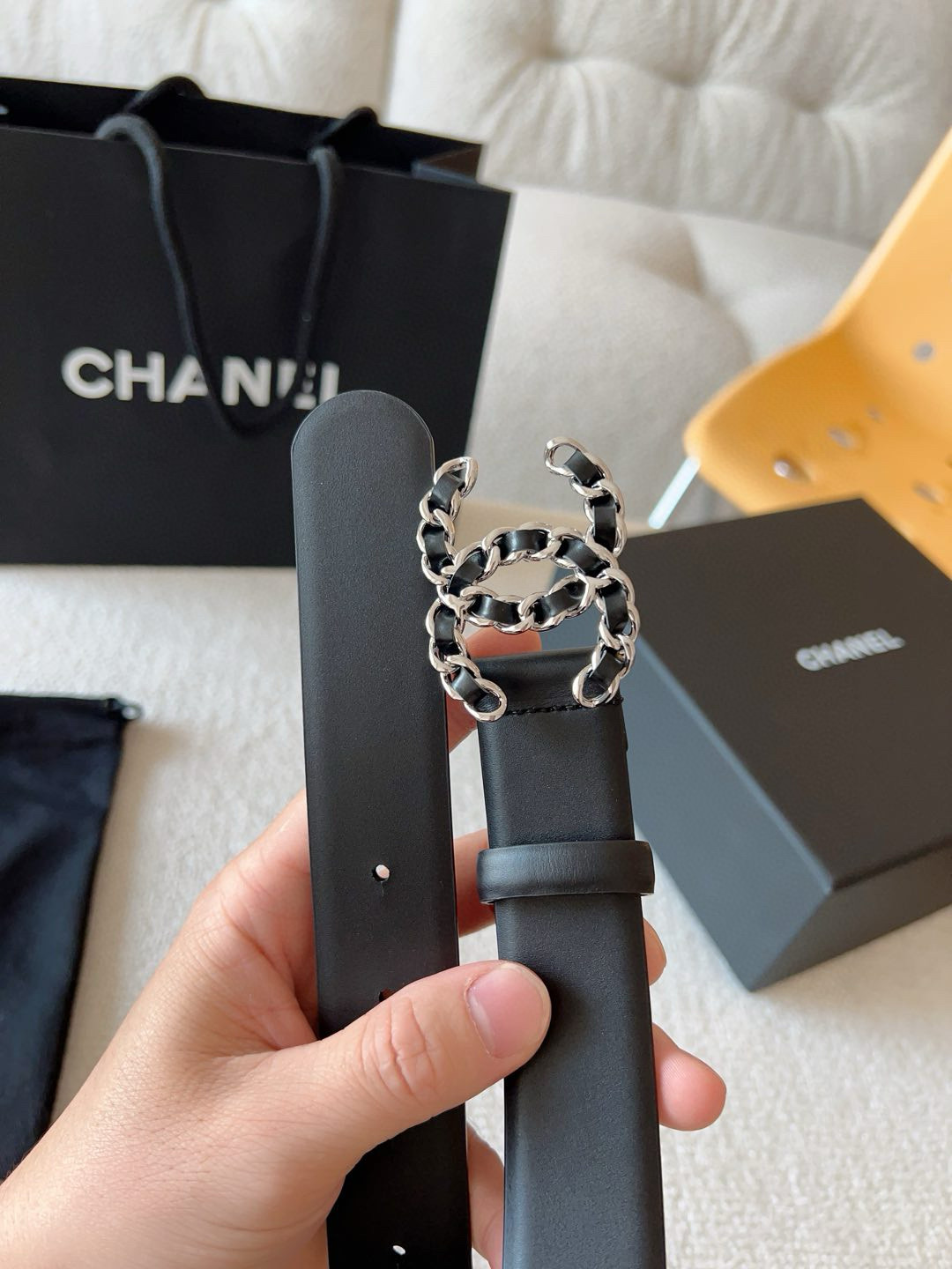 小香 女士腰带💃经典款双C穿皮扣带身采用进口小牛皮 质感满分，简直身春日里的点睛之笔，宽度3.0cm