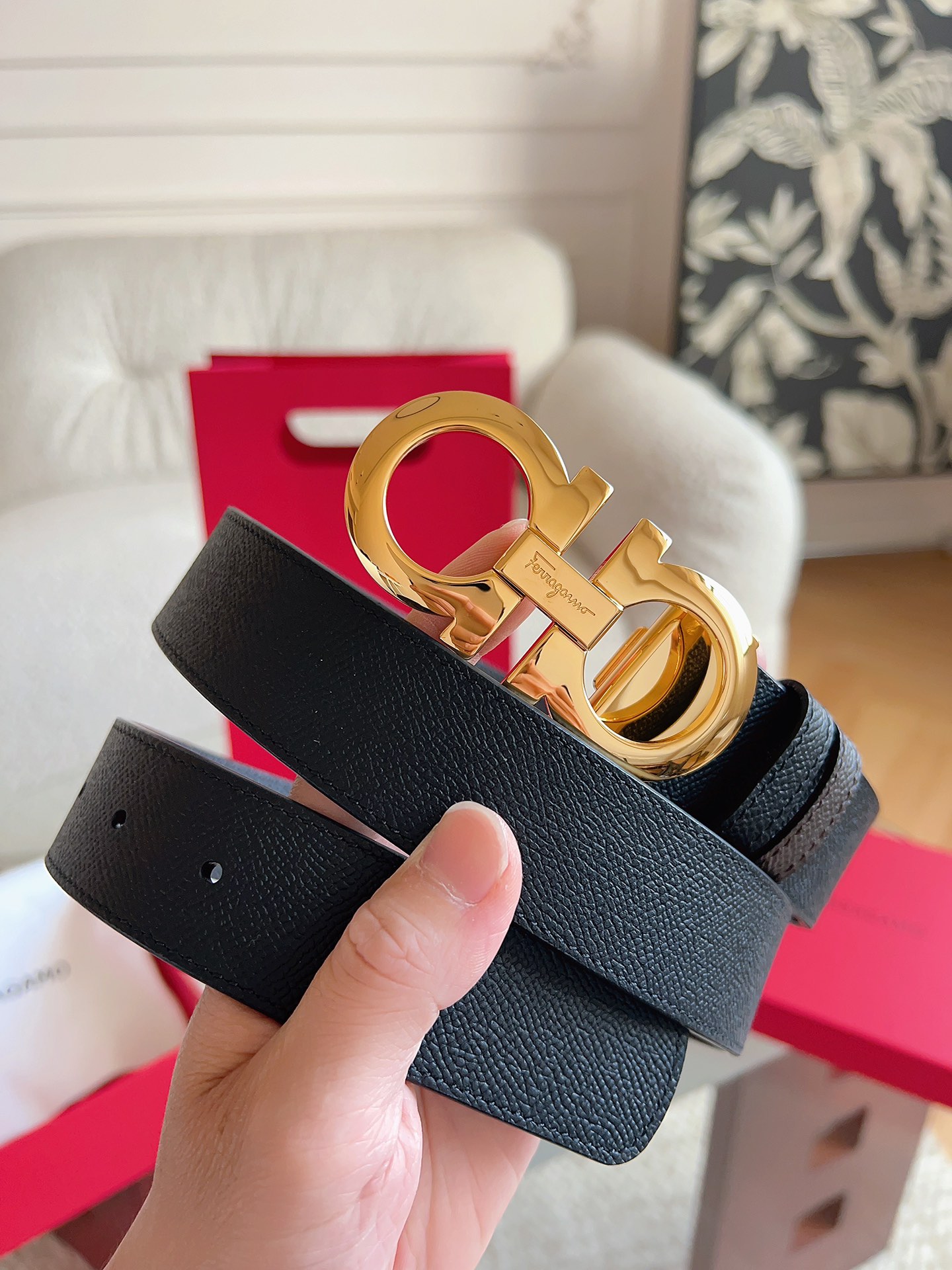 NO:763775,The (Ferragamo) classic series interweaves contemporary style with Florentine-style calm elegance, showing agility and elegance; achieving a rich and colorful style selection and versatile and practical elegance style. Elegant buckles combine with exquisite materials to show low-key and gorgeous modern charm. Casual and versatile. Belt width 35mm, belt, ferragamo19860909（菲拉格慕）经典系列,将当代型格与佛罗伦萨式的沉静优雅融合交织,尽显灵动优雅；成就丰富多彩的款式选择与百搭实用的绅雅风格.优雅扣饰融合精美材质,展现低调华丽的现代魅力.休闲百搭.皮带宽度35mm,皮带,ferragamo,Belt