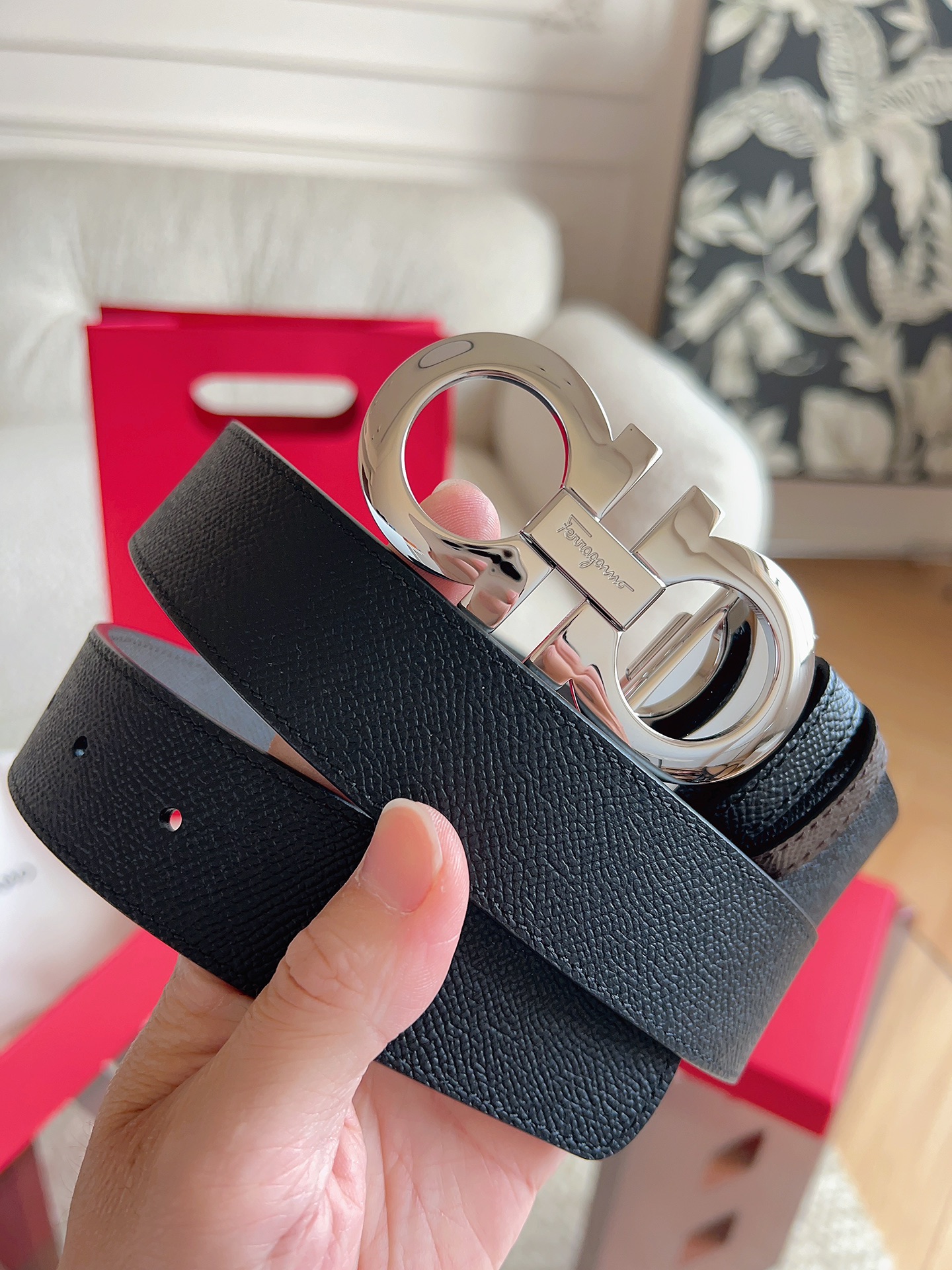 NO:763714,The (Ferragamo) classic series interweaves contemporary style with Florentine-style calm elegance, showing agility and elegance; achieving a rich and colorful style selection and versatile and practical elegance style. Elegant buckles combine with exquisite materials to show low-key and gorgeous modern charm. Casual and versatile. Belt width 35mm, belt, ferragamo19860909（菲拉格慕）经典系列,将当代型格与佛罗伦萨式的沉静优雅融合交织,尽显灵动优雅；成就丰富多彩的款式选择与百搭实用的绅雅风格.优雅扣饰融合精美材质,展现低调华丽的现代魅力.休闲百搭.皮带宽度35mm,皮带,ferragamo,Belt