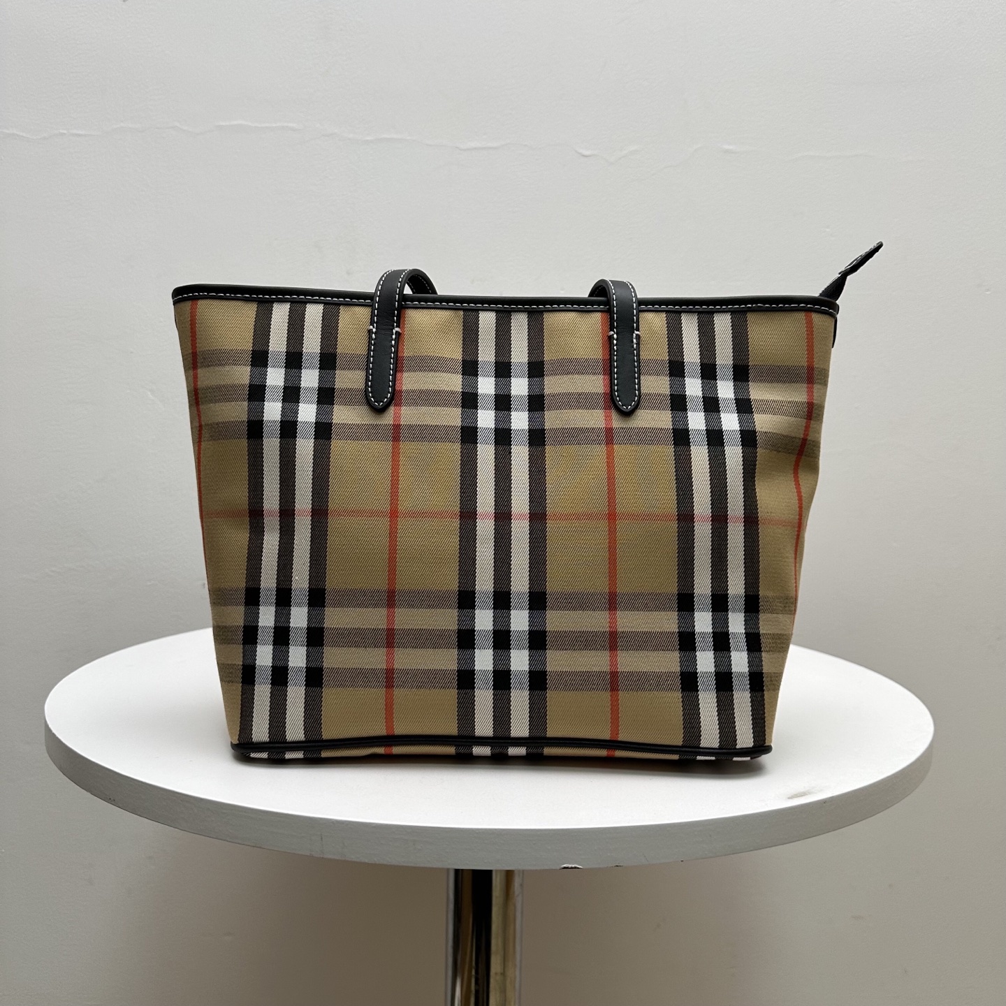 NO:659322,Authentic grade B's classic plaid shoulder handheld tote bag for women, ultra-light weight, large capacity, super practical! Size: 37.5*15*25cm Style number: 40776533, Burberry, burberry, totes19860909正品级 B家女士经典格纹单肩手提托特包,自重超轻,大容量,实用性超强! 尺寸:37.5*15*25cm 款号:40776533,巴宝莉,burberry,totes,Bag