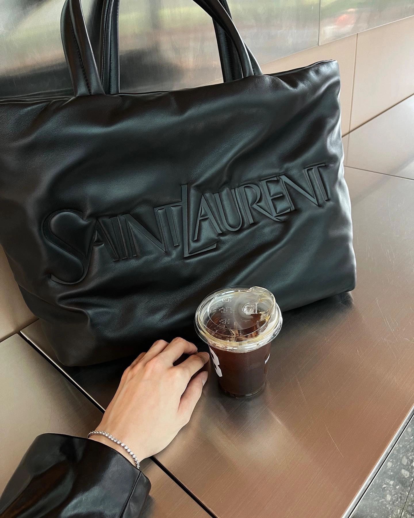 NO:389849,Napa lambskin material The fluffy design is very three-dimensional!  , Saint Laurent, saint laurent, sheepskin19860909纳帕小羊皮材质 蓬松设计很有立体感！,圣罗兰,saint laurent,sheepskin,Bag