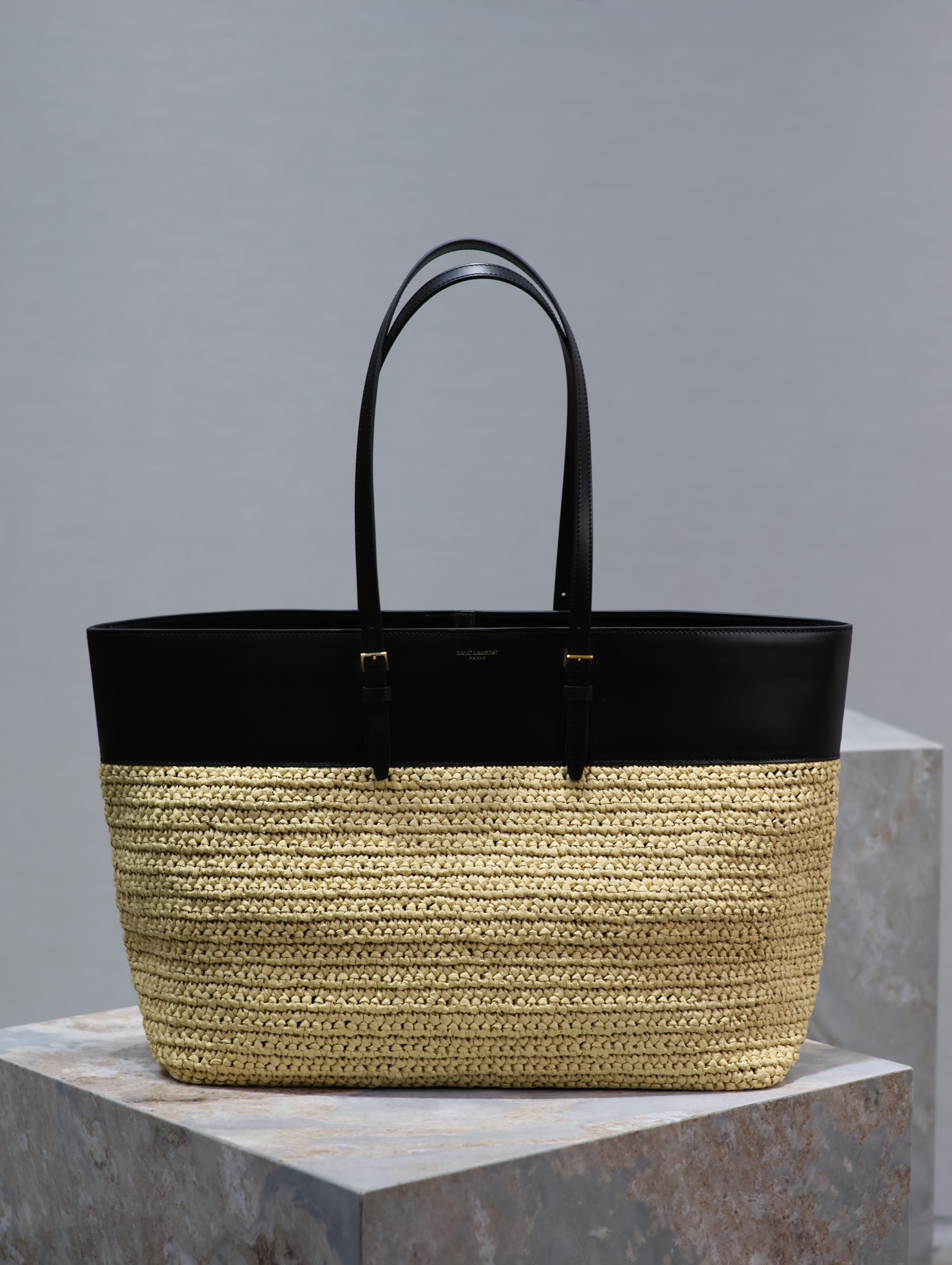 NO:174974,Genuine grade original leather version shopping tote bag_shopping bag happiness of braided bag_Y family Tote bag shopping bag is here~ The most popular Rafite woven bag this summer is equipped with imported Italian cowhide, its characteristic is that it is large and light in capacity, a must-have for summer travel. Size 38×28×13cm Model 394195 braid, YSL, saint laurent, espadrilles, cowhide19860909正品级 原厂皮版本 shopping tote bag_购物袋 编织包的快乐_Y家Tote bag购物袋来啦～ 这个夏天最出片的拉菲草编织包配进口意大利牛皮,它的特点就是容量大而且轻,夏季出行必备 尺寸38×28×13cm 型号394195编织,YSL,saint laurent,espadrilles,cowhide,Bag