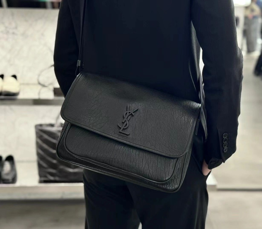 NO:213661,Soft leather, high-quality texture, wide shoulder strap design makes carrying more convenient and comfortable, Saint Laurent, saint laurent19860909柔软的皮质 高级的纹理感 宽肩带设计让携带更加方便舒适,圣罗兰,saint laurent,Bag