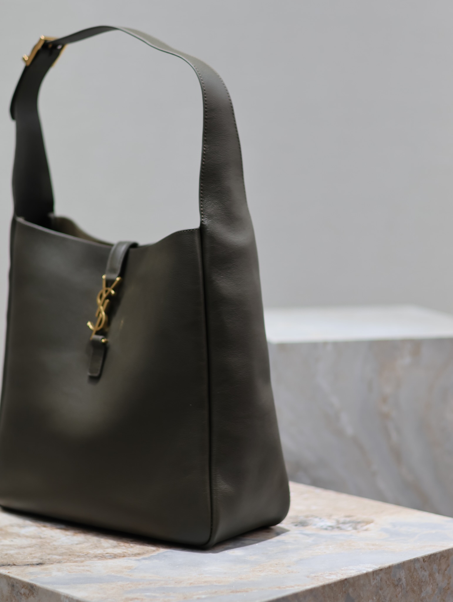 Saint Laurent Details po inspection
