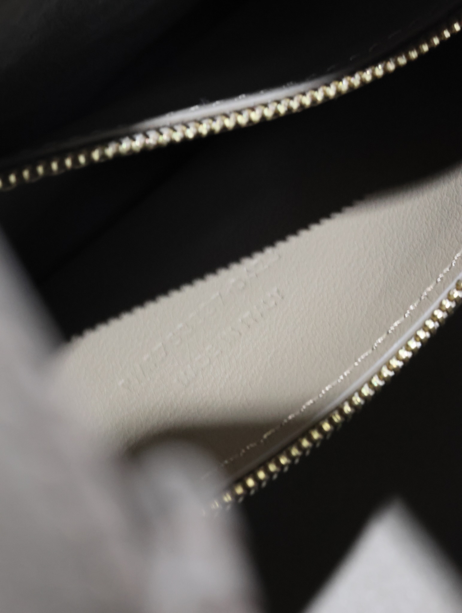 Saint Laurent Details po inspection