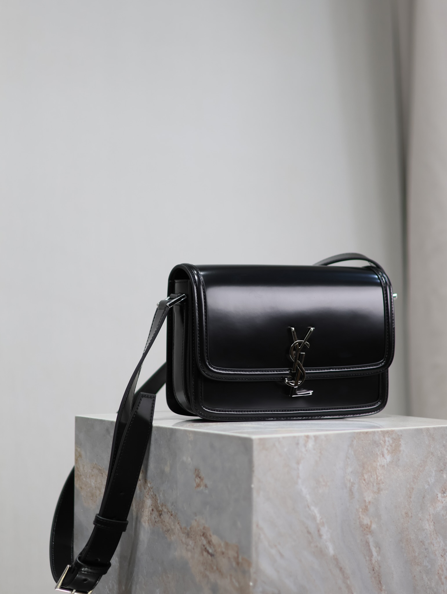 Saint Laurent Details po