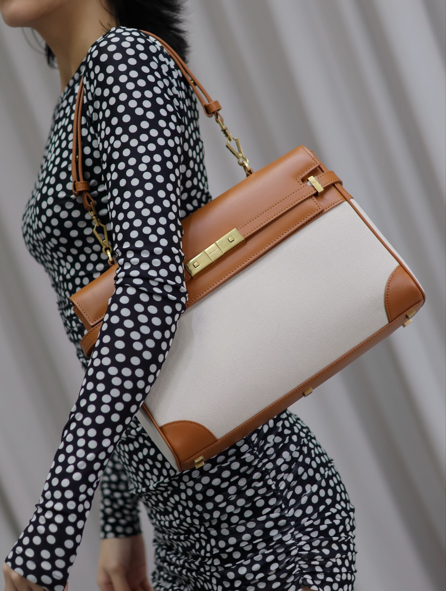 NO:383692,Reference for upper body with the photo_Shoulder strap adjustable length, Saint Laurent, saint laurent19860909随拍上身参考_ 肩带可调节长短,圣罗兰,saint laurent,Bag