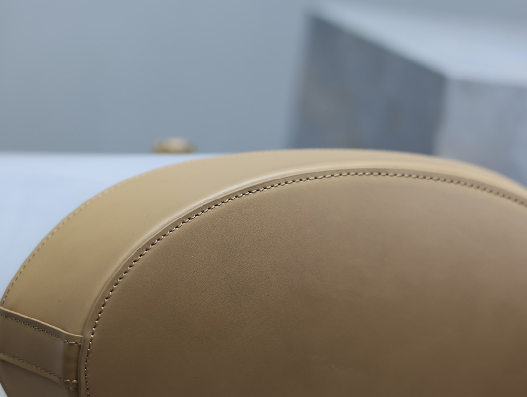 Saint Laurent Details po