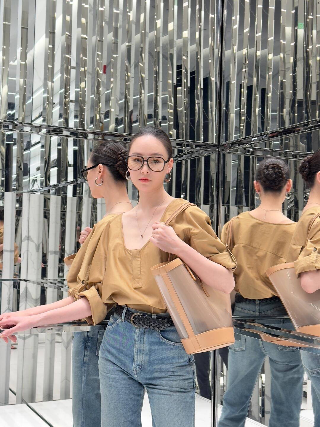 Saint Laurent Feel relaxed and comfortable