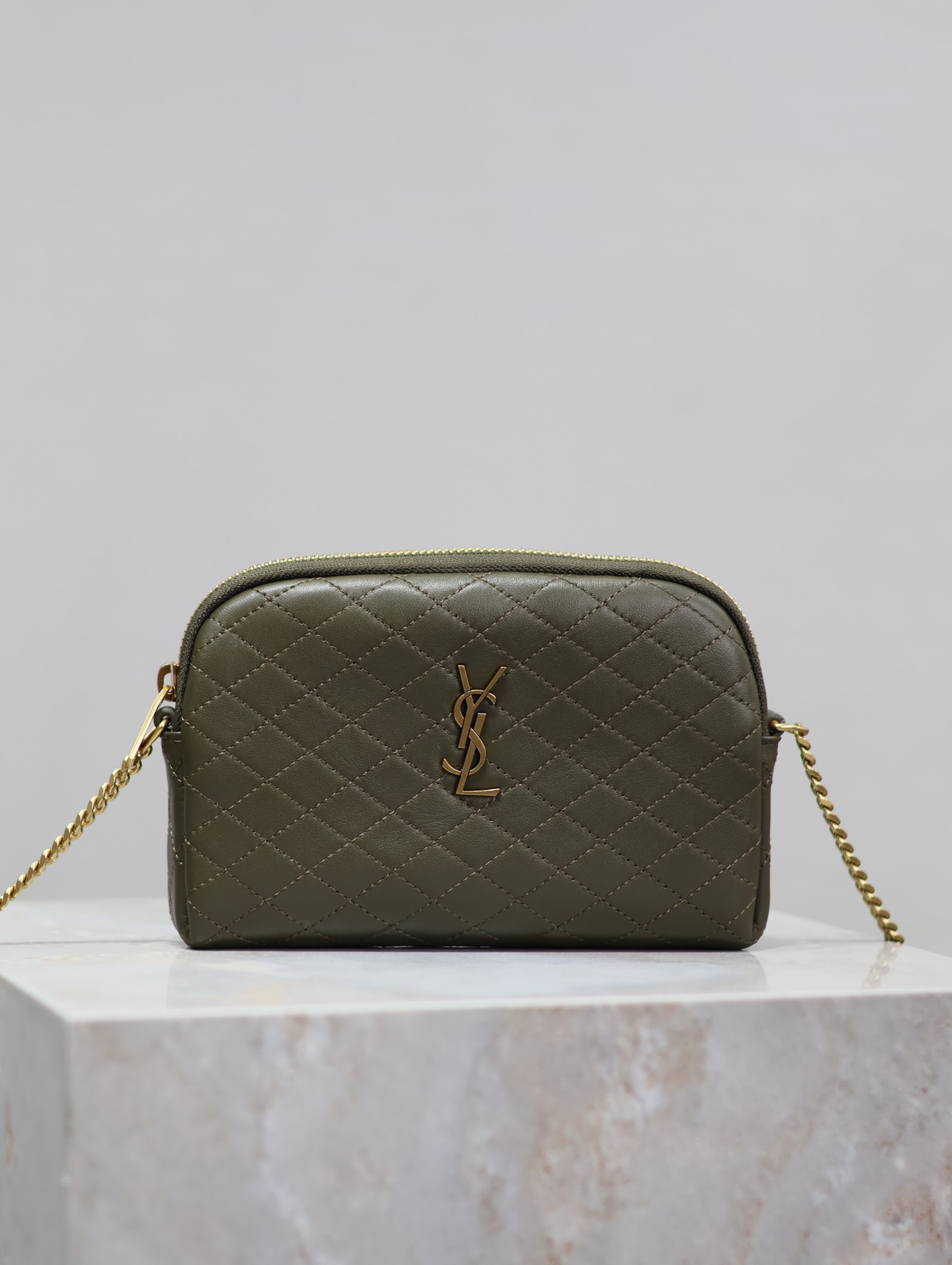 Yves Saint Laurent Torebki Torby typu crossbody i na ramię Zielony Złoty sprzęt Skóra jagnięca owcza Gaby Łańcuchy